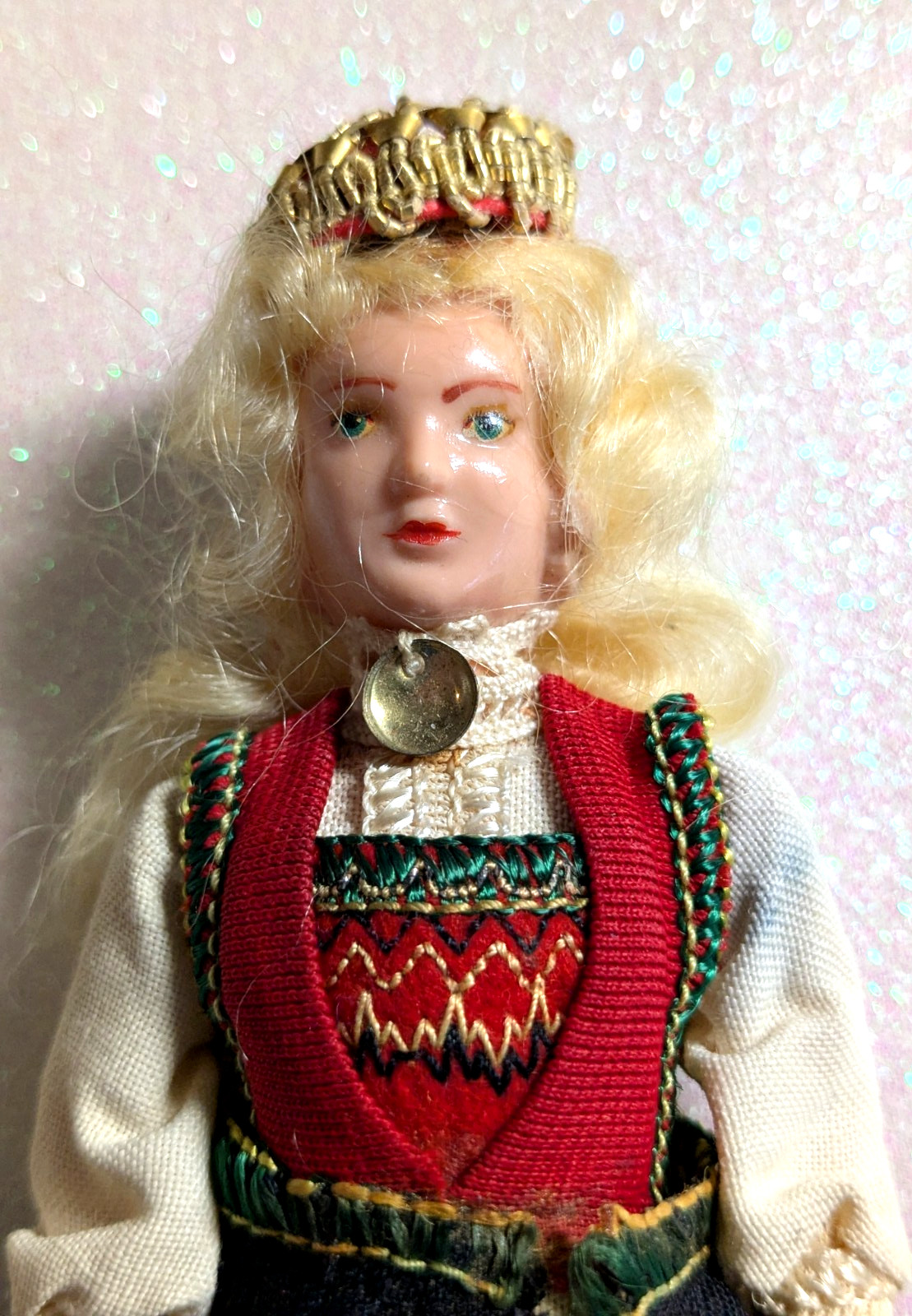 Vintage 5.25″ NORWEGIAN FJORD HARDANGER Doll ~ TRADITIONAL FOLK DRESS/BUNAD