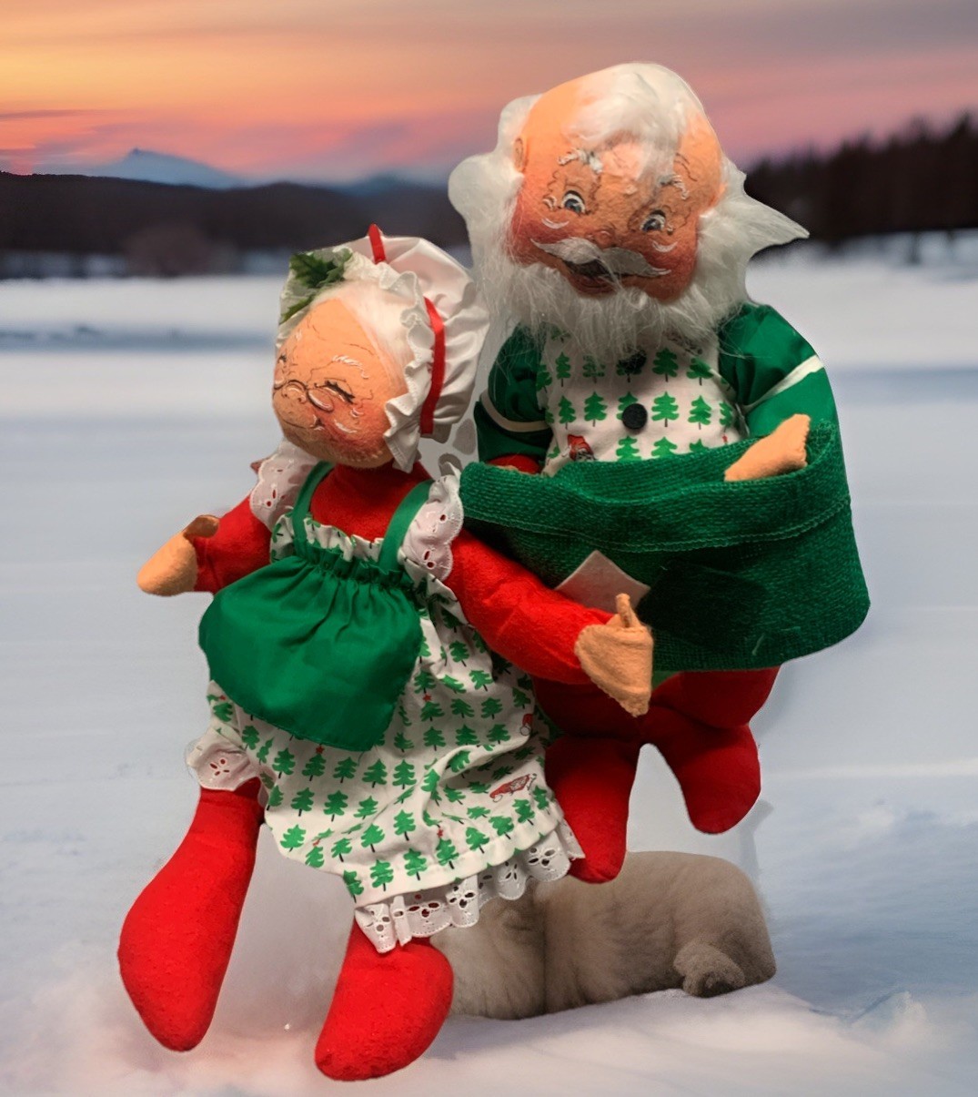 Vintage Annalee Mobilitee Dolls 18″ Santa and Mrs. Claus Christmas Pair 1987
