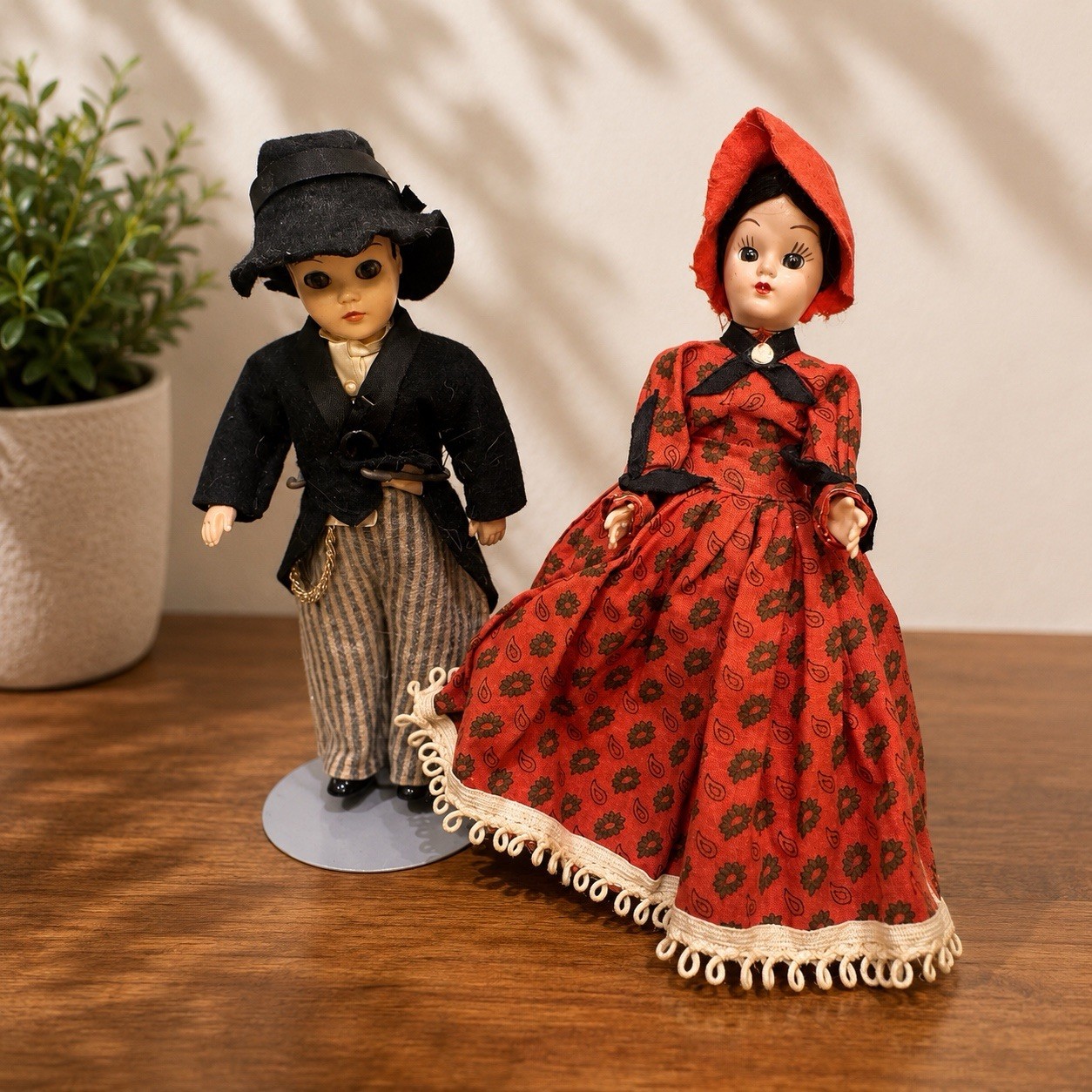 VTG BLACK FOREST COUPLE DOLLS WITH SLEEPY EYES, MOVEABLE LIMBS & STANDS