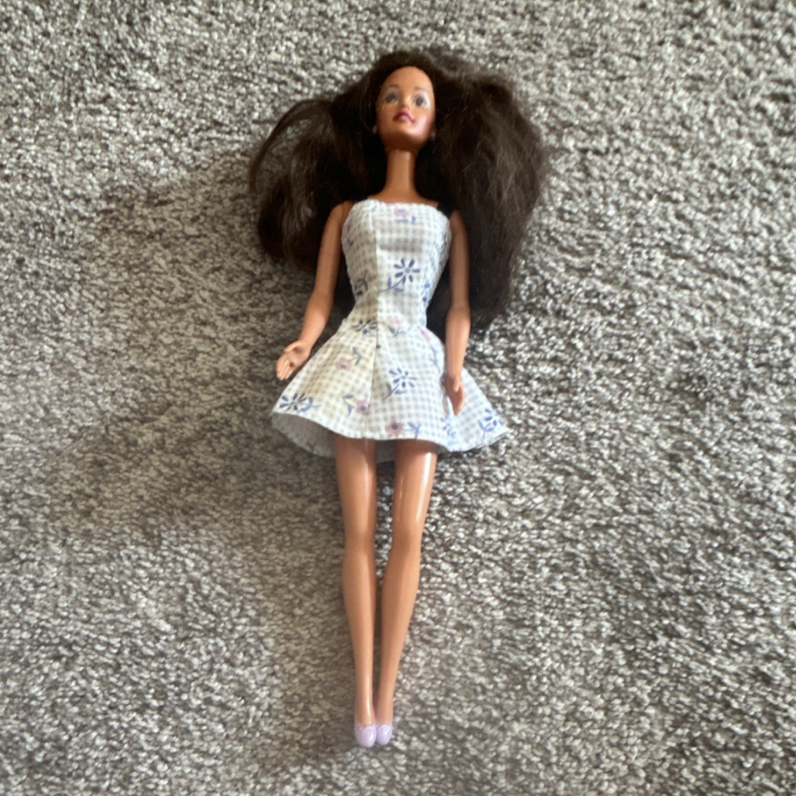 Fashion Doll Girl Medium Complexion Brown Wavy Hair Brown Eyes Blue/White Dress