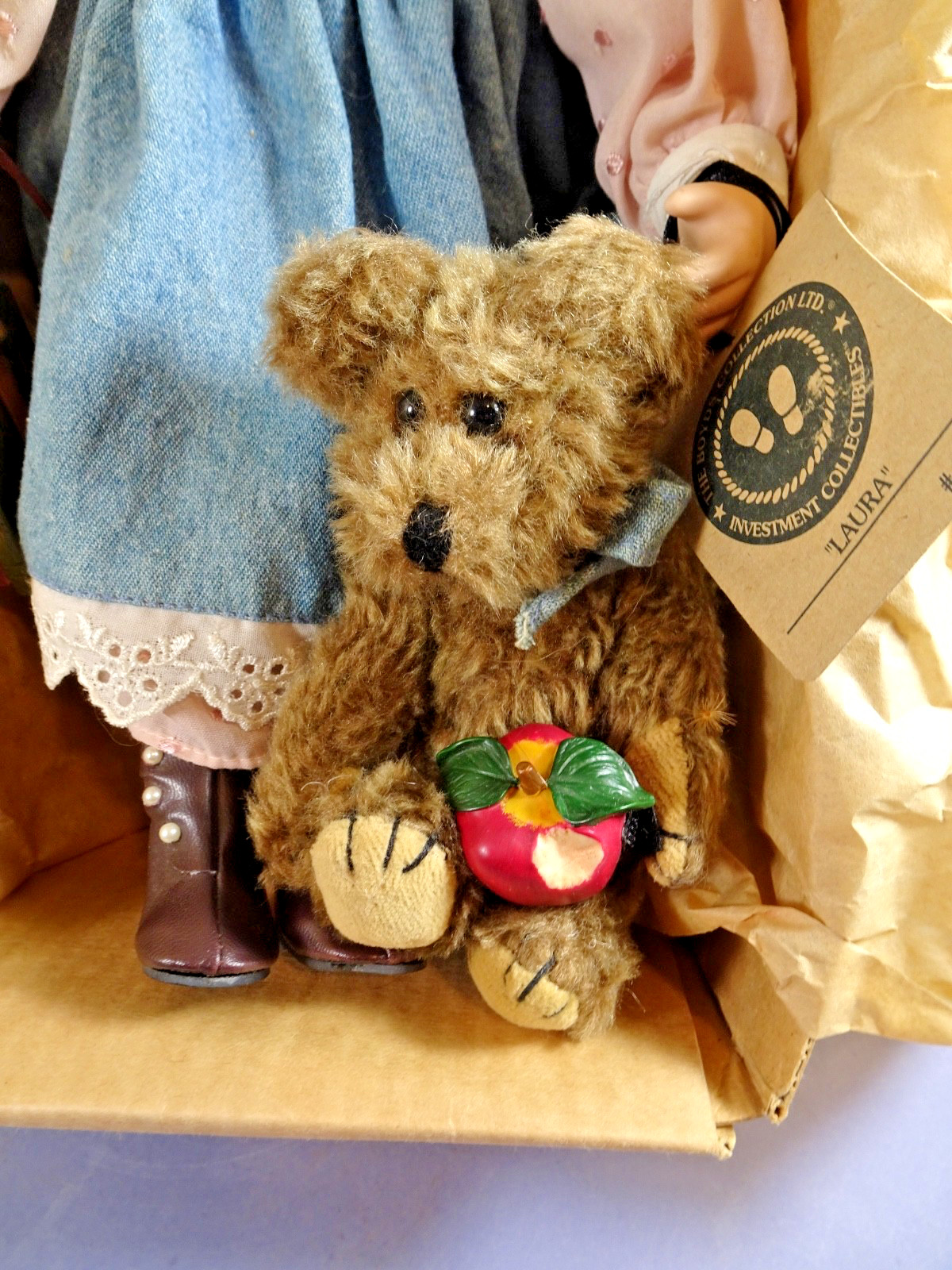 Boyds Doll Collection Yesterday’s Child #4903 LAURA 15″ w/Bear and Books