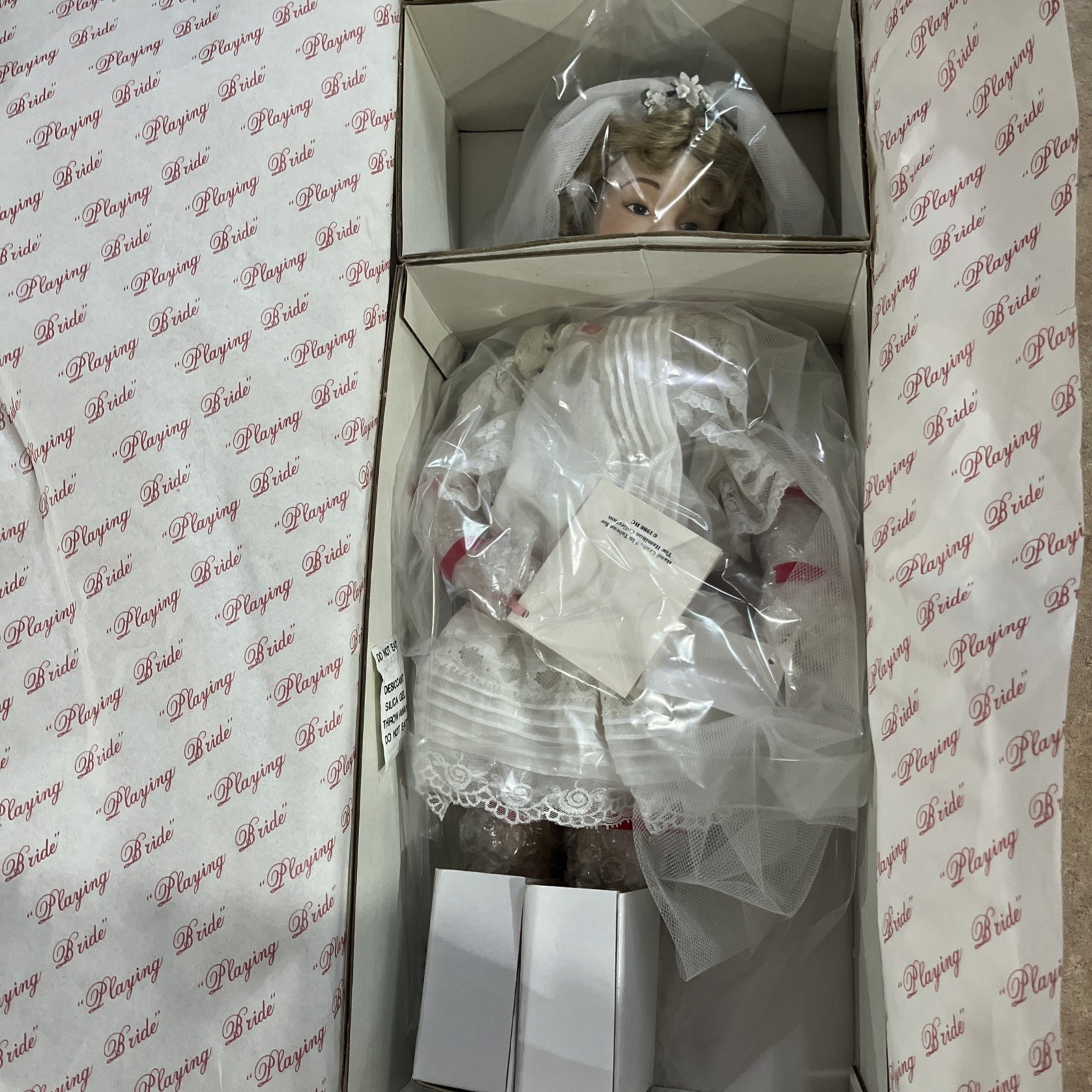 *Playing Bride*VTG 1988 Porcelain 16″ Doll & Stand Maud Humphrey Bogart NIB