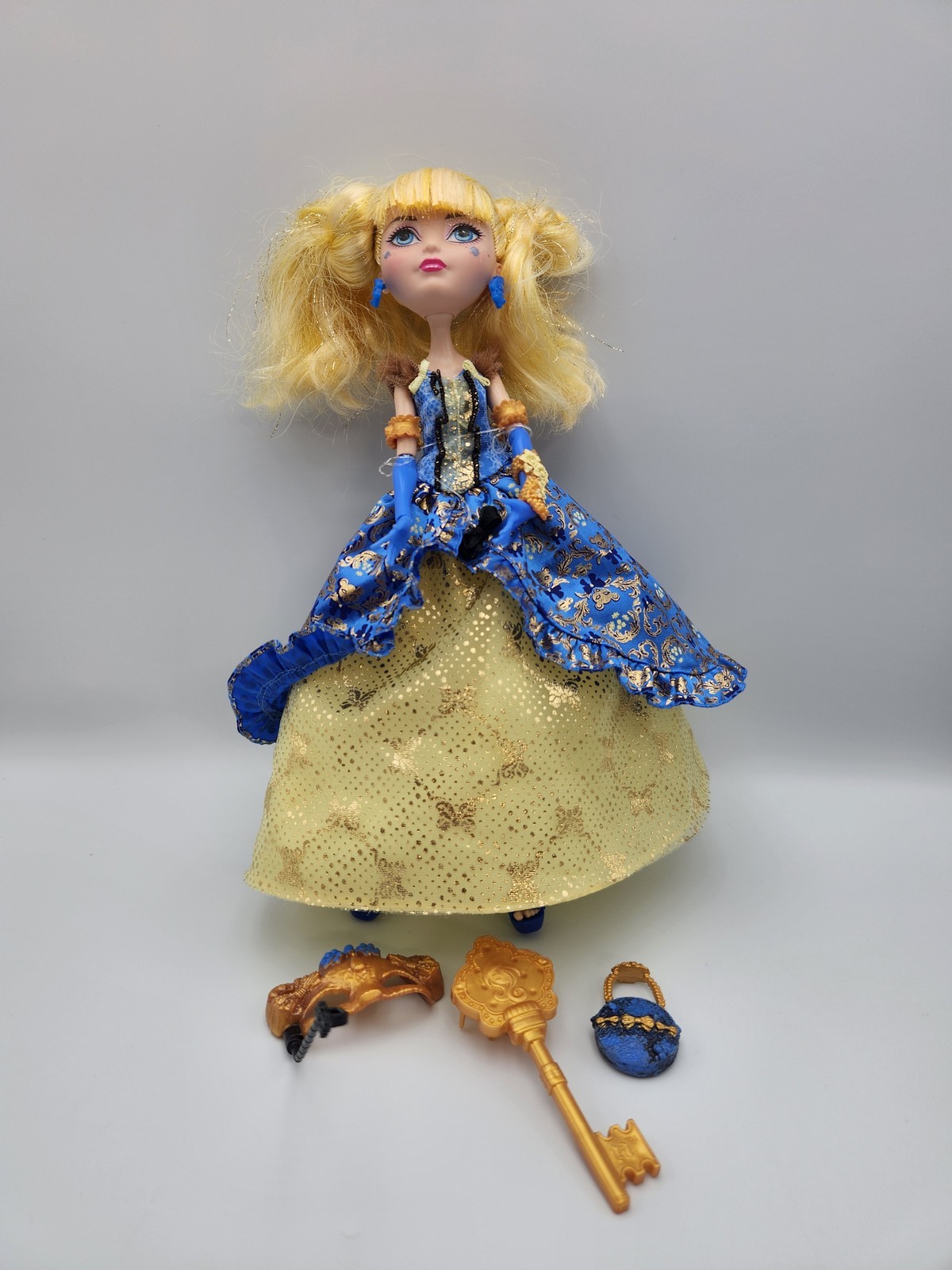 Blondie Lockes doll Thronecoming Ever After High mask brush bag D1
