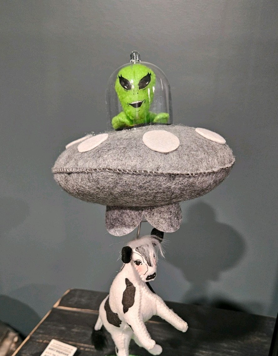 Annalee Next Stop, Milky Way Alien 13″ LE 125 SOLD OUT!! UFO Alien & Cow 2026