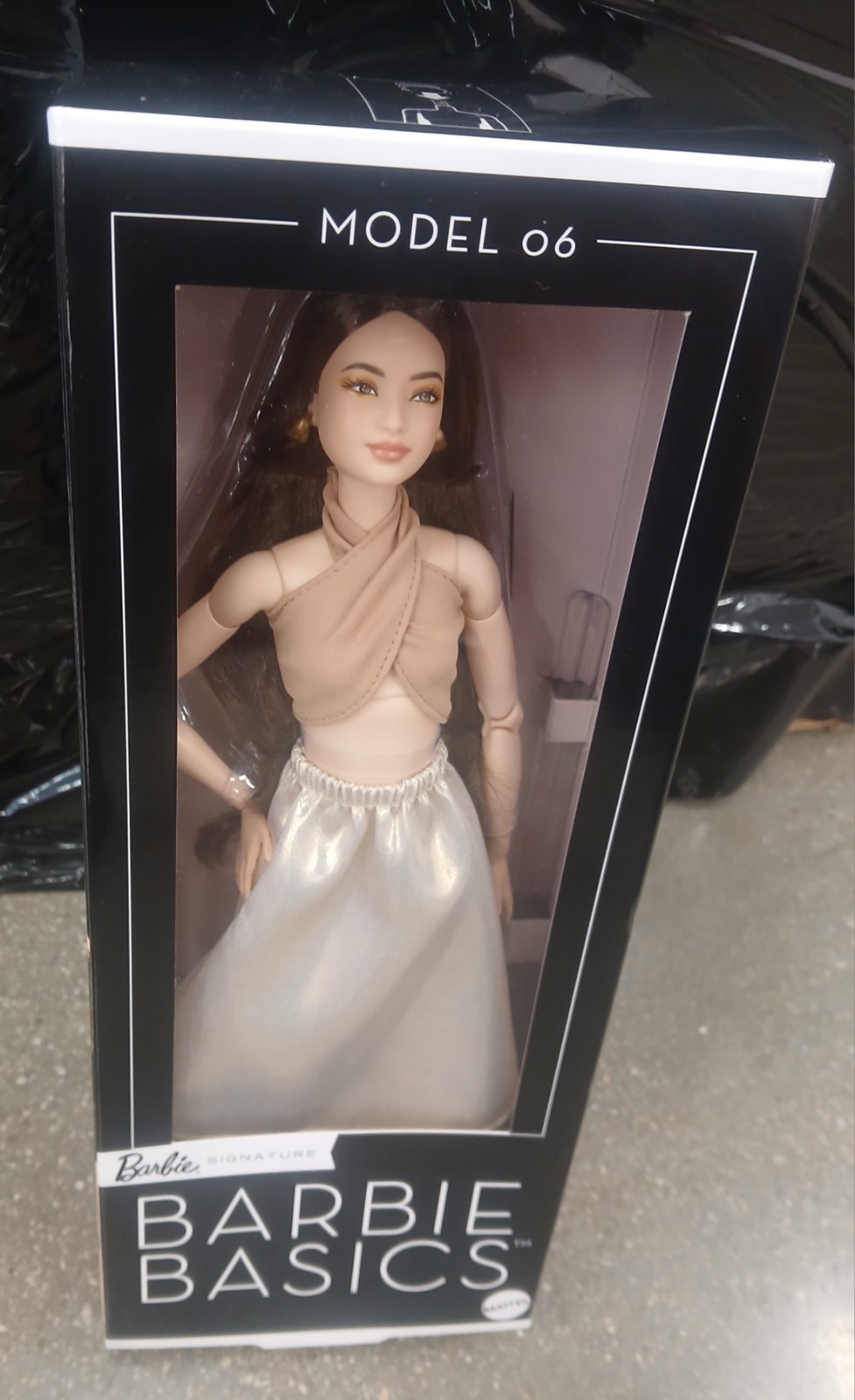 Barbie Signature 2026 Basics Model 06 Collectible Fashion Doll JJX25 NEW