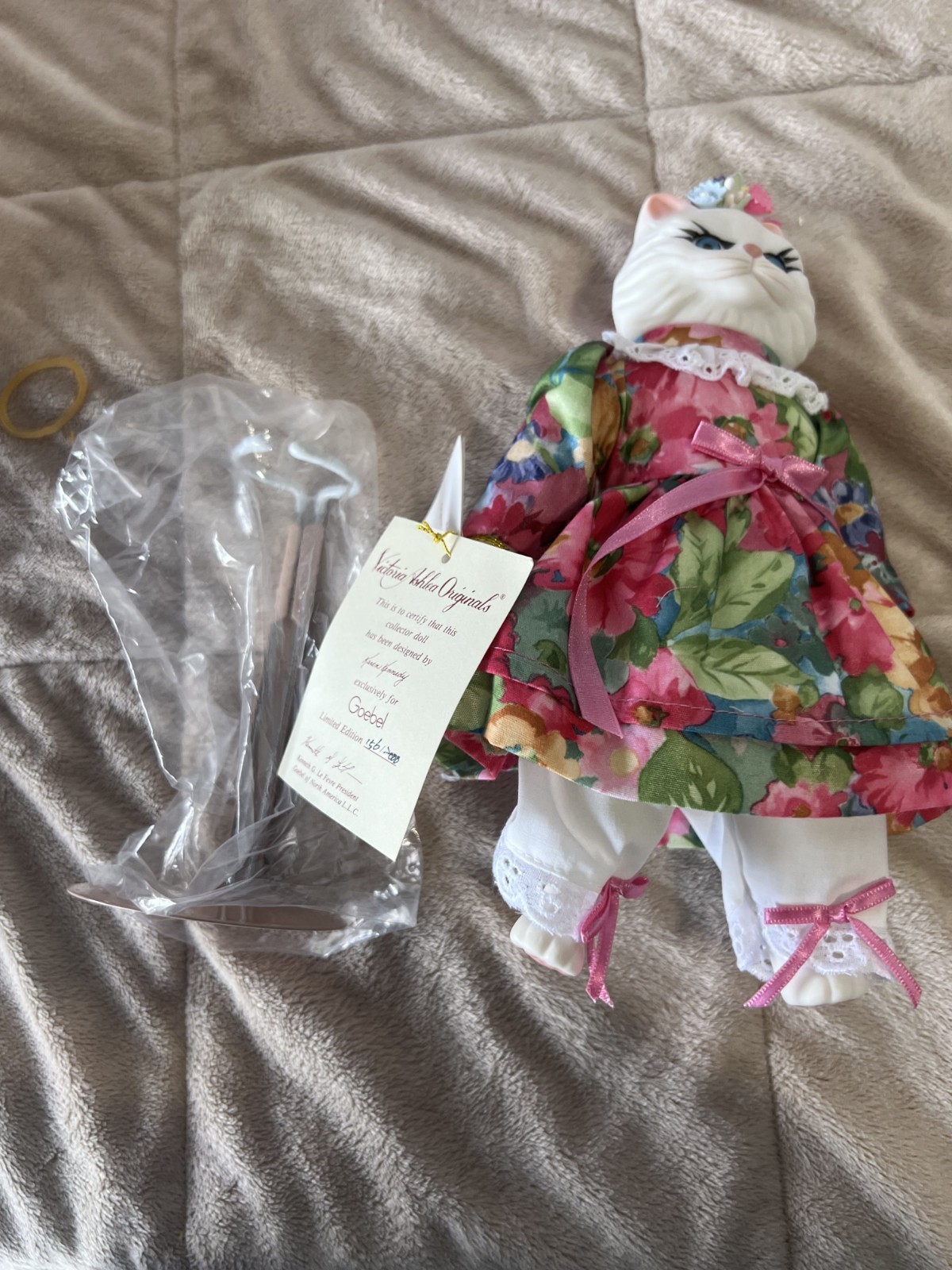 Victoria Ashlea Originals – Goebel Dolls – Fluffy – 8″ Porcelain 156/2000