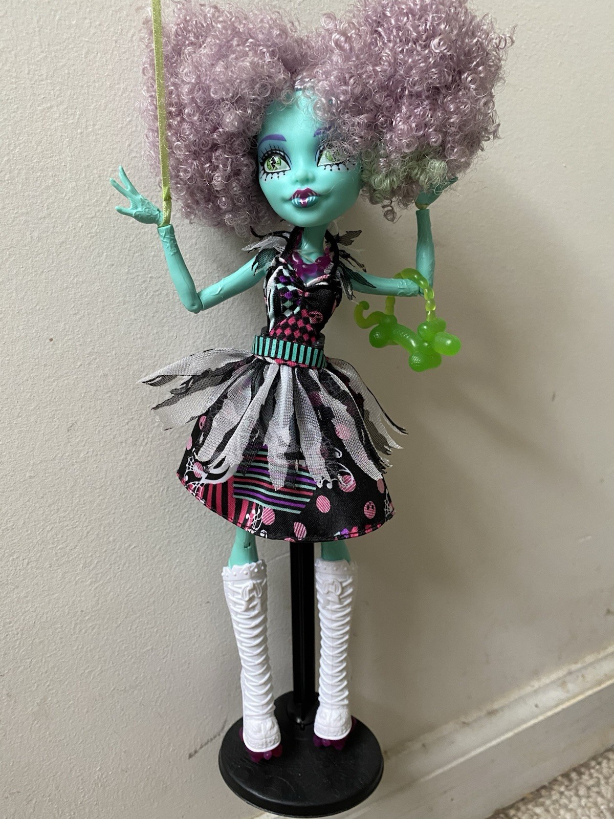 Monster High Freak Du Chic Honey Swamp 12 in Doll – CHX93