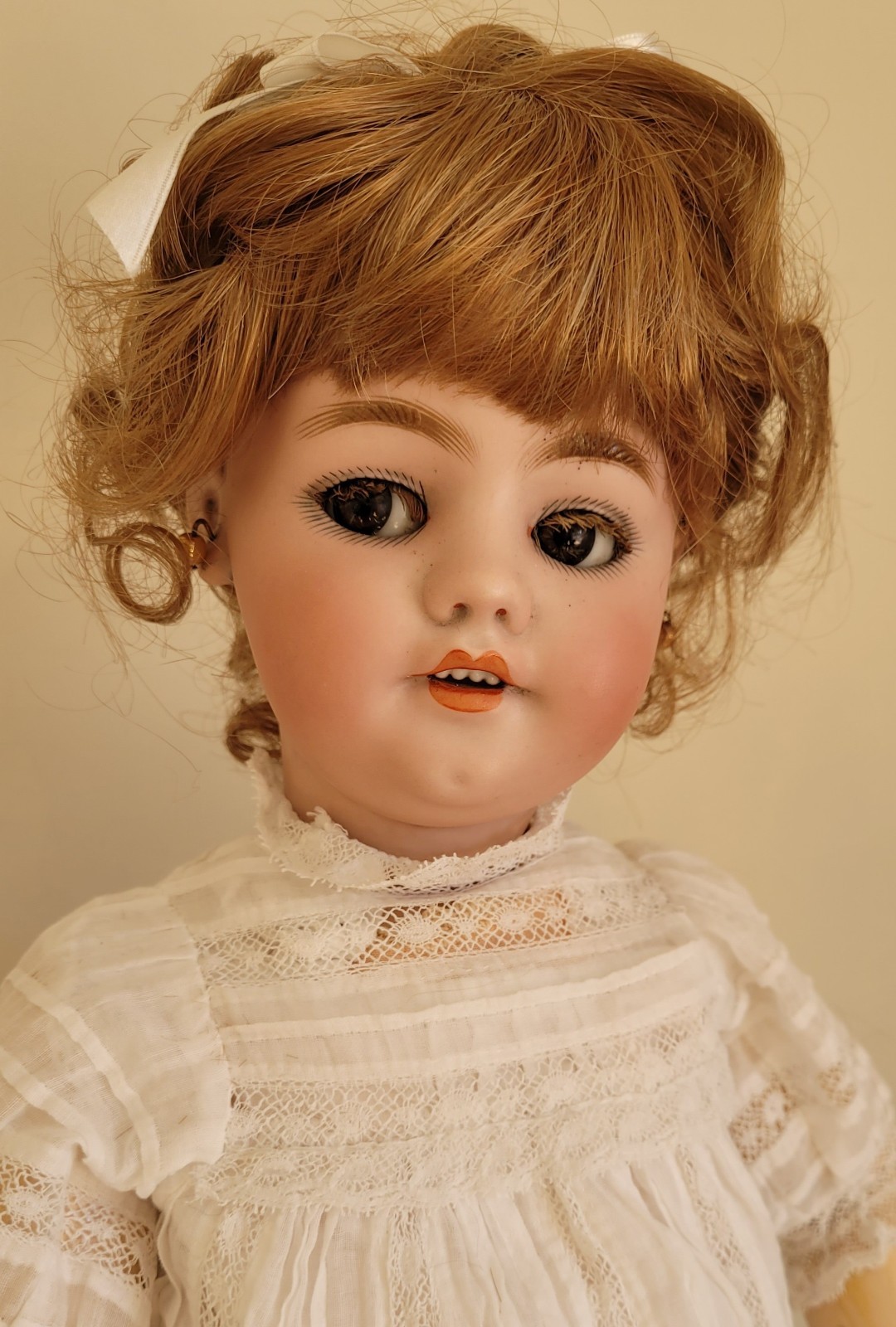 BEAUTIFUL 21 INCH FLIRTY EYED SIMON & HALBIG MOLD 1039