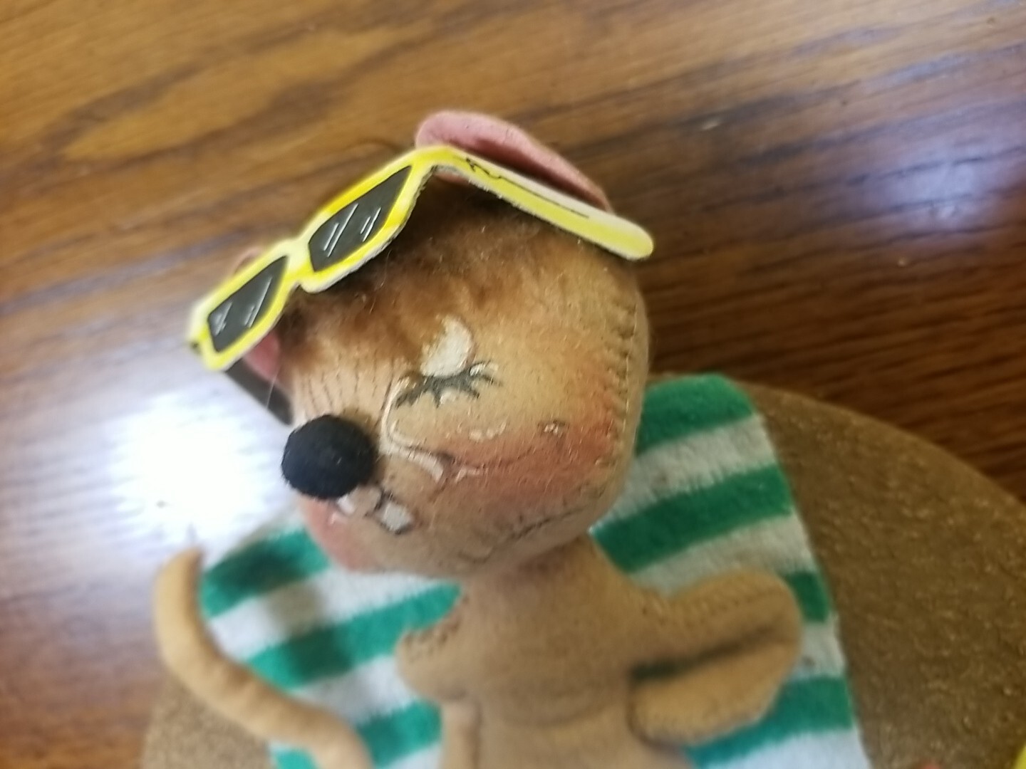 Annalee Summer Beach Sunbathing Mouse On Towel 1990 “Maui Mouse”. Sun.