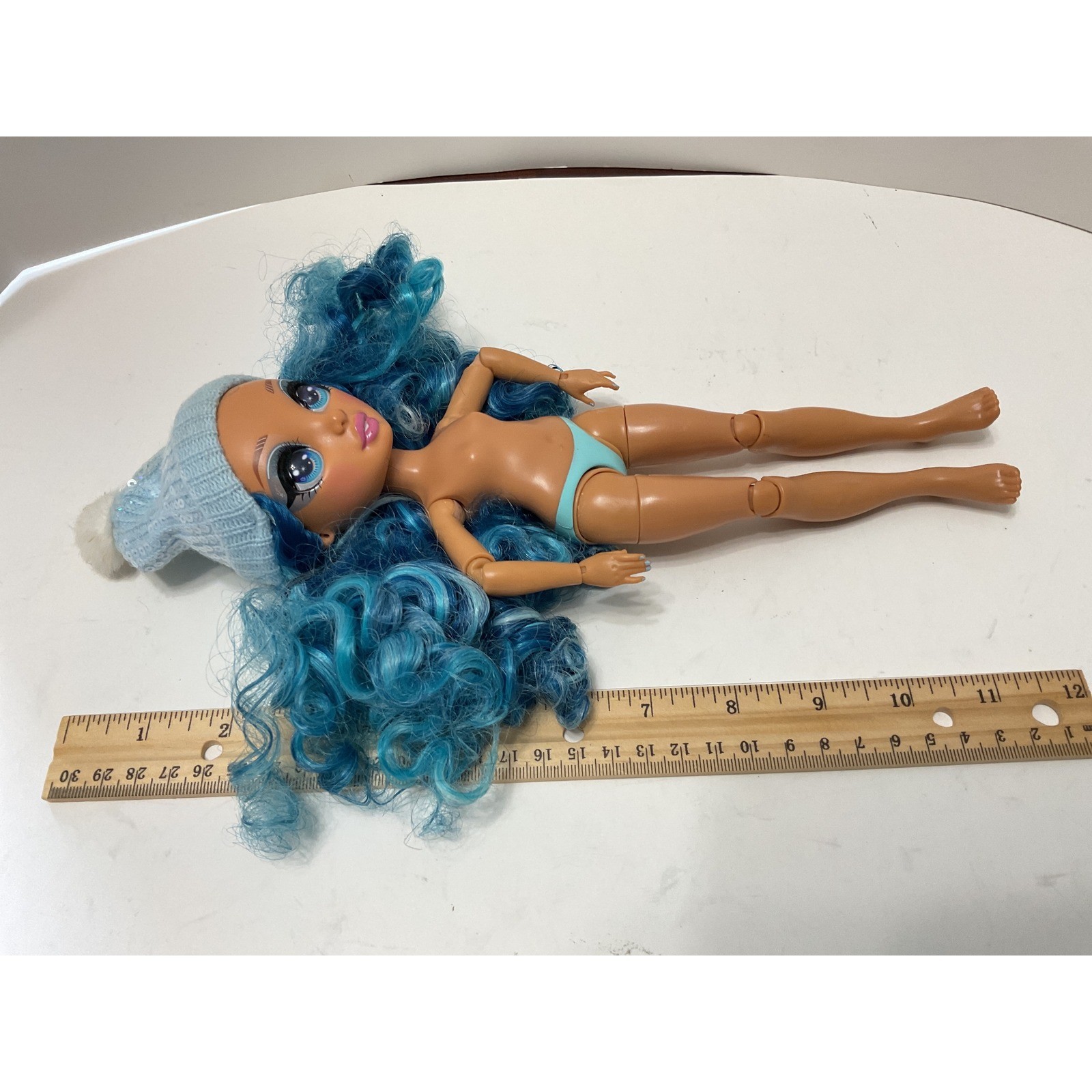 Rainbow High Skyler Bradshaw Winter Break Blue Hair Doll with Beanie 574798