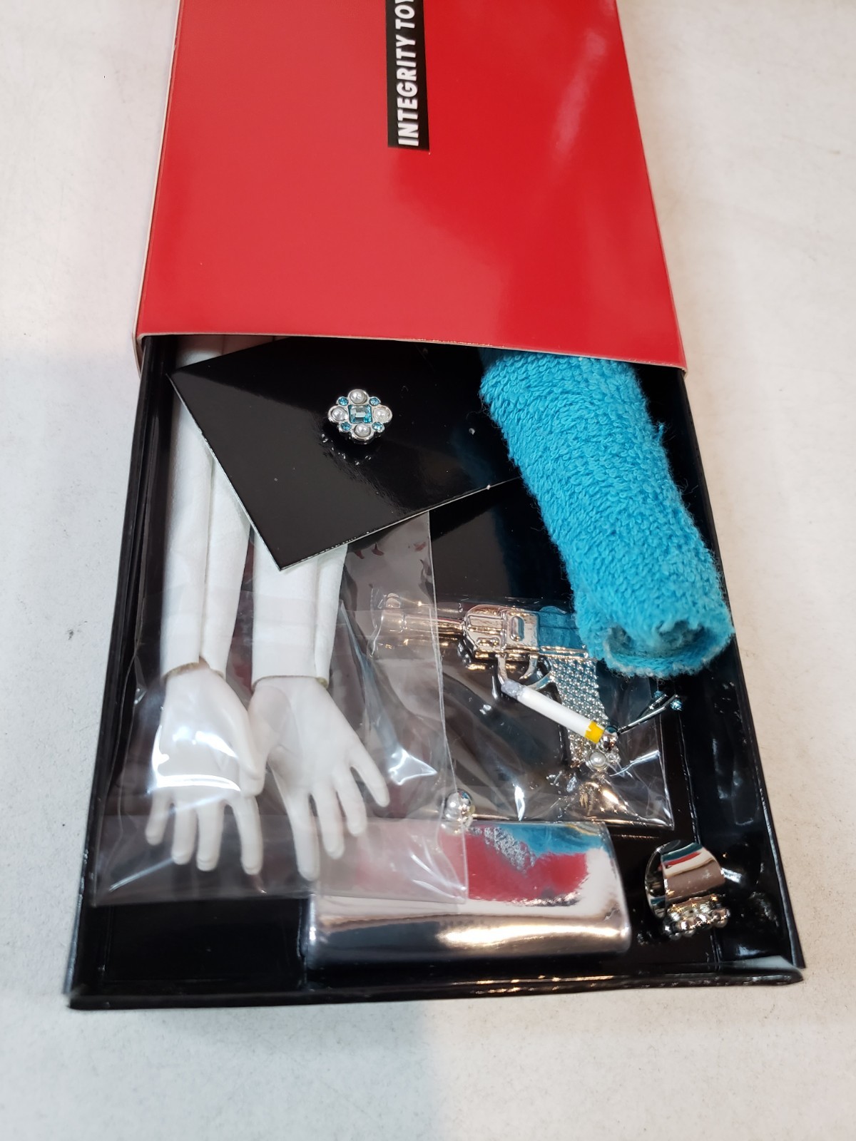 AGENT SUGAR NORTH CONSTANCE MADSSEN STILETTOS OUT FR 2024 CONVENTION DOLL LE500