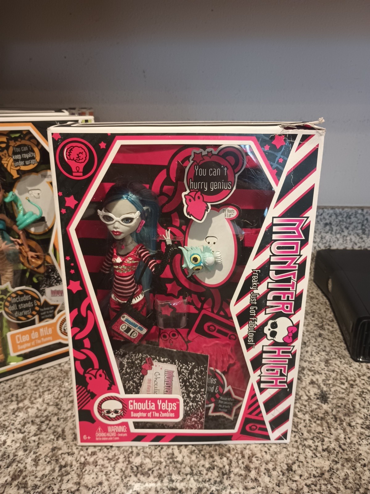 Monster High Ghoulia Yelps Doll First Wave 2010 Hoots NIB New In Box READ