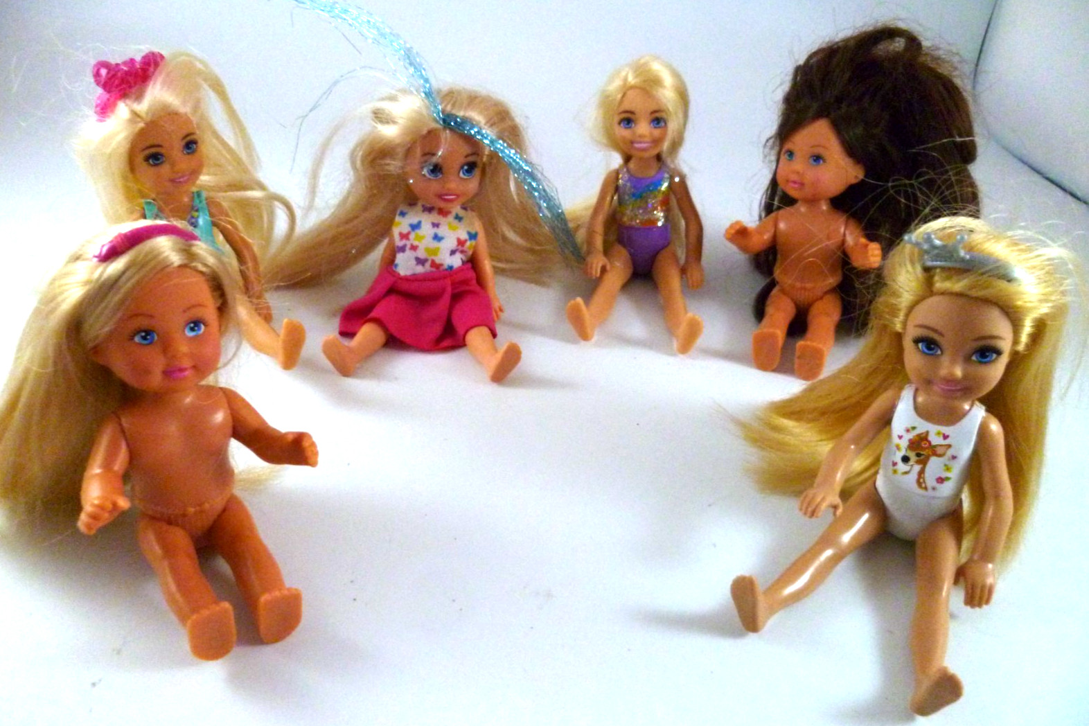 Lot 6 – 4 Mattel Barbie Chelsea swimsuit 2014 2015 & 2 Simba Nude Dolls 5″ Used