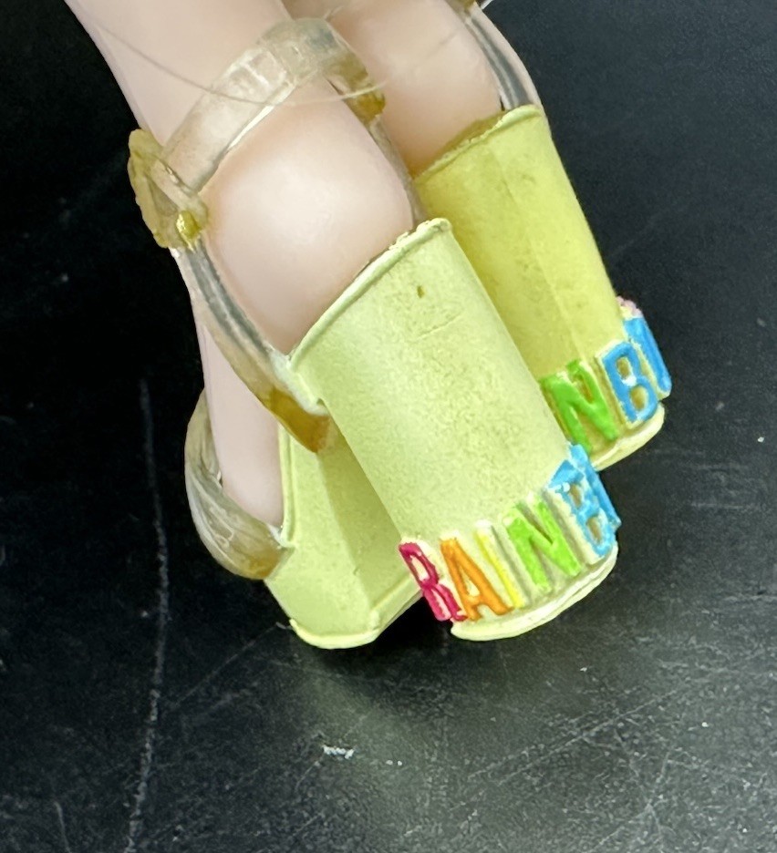 Rainbow High Delilah Fields Buttercup Yellow Doll Albinism Earrings Bracelet
