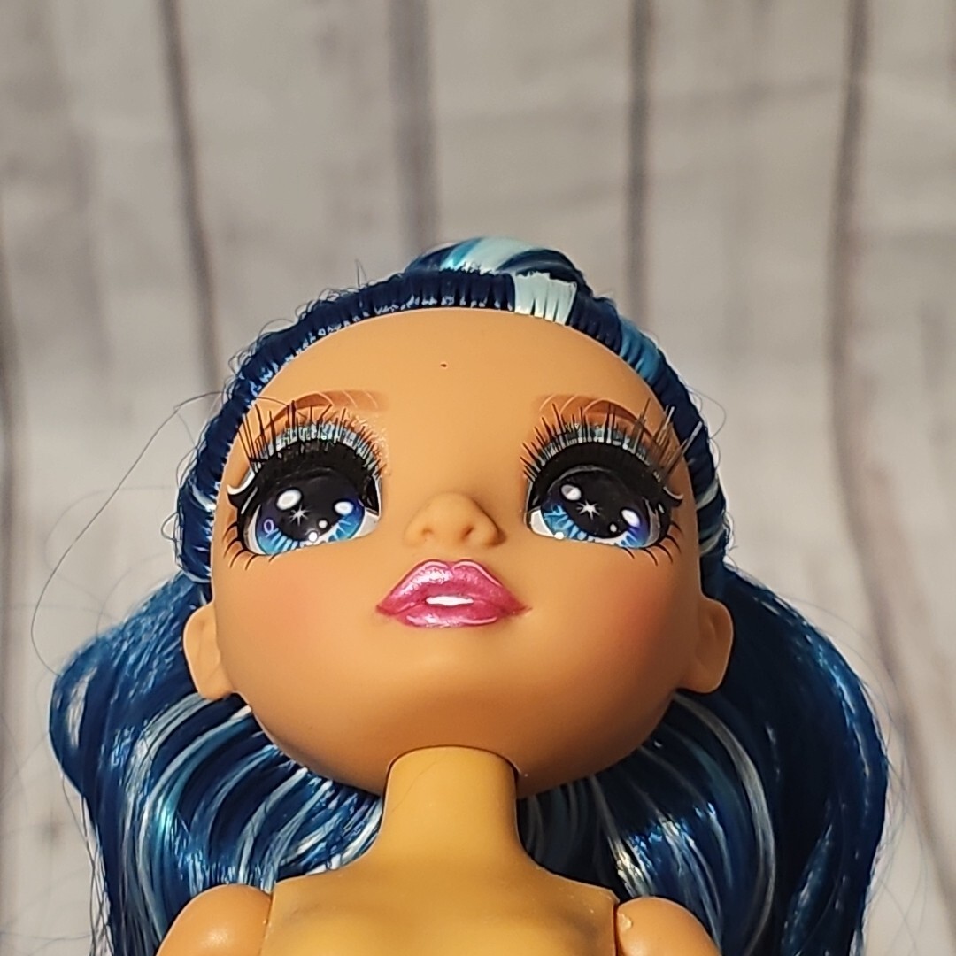 Nude Skyler Bradshaw Rainbow Junior High 9″ Fashion Doll Blue Hair Articulated