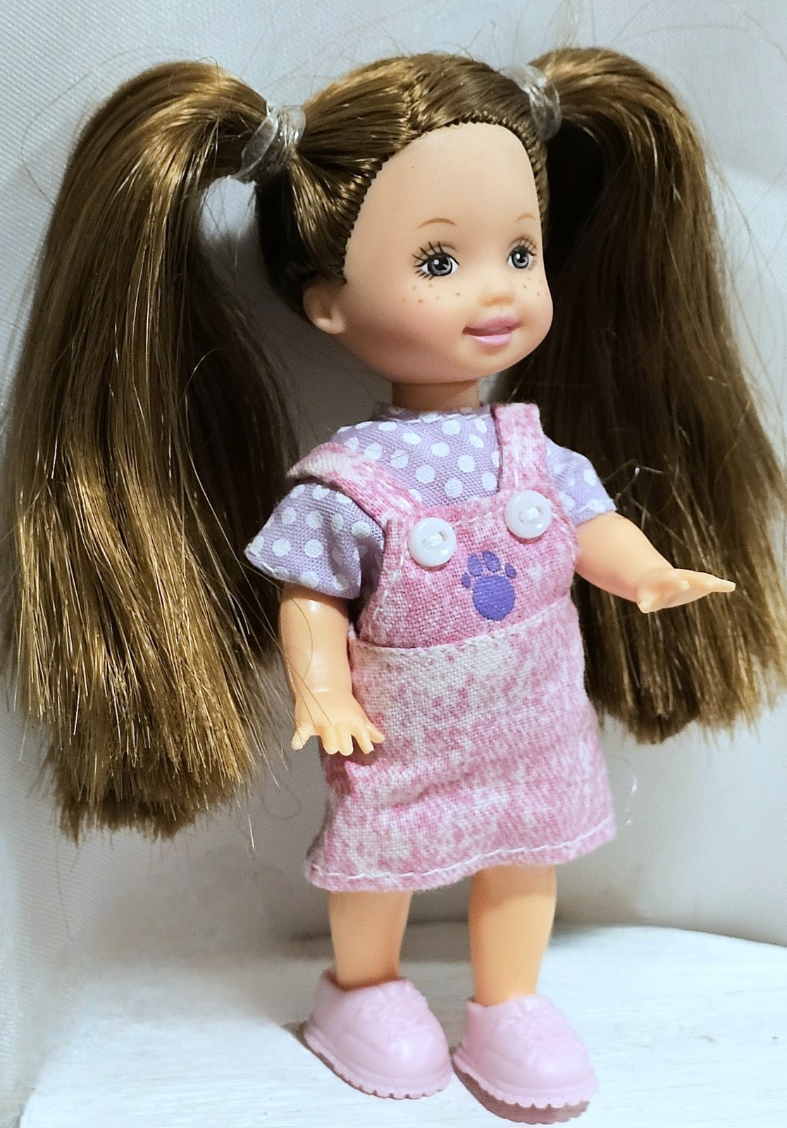 KELLY DOLL in PINK & LAVENDER DENIM DRESS + SHIRT & PINK SHOES w/Lollipop ~ NEW
