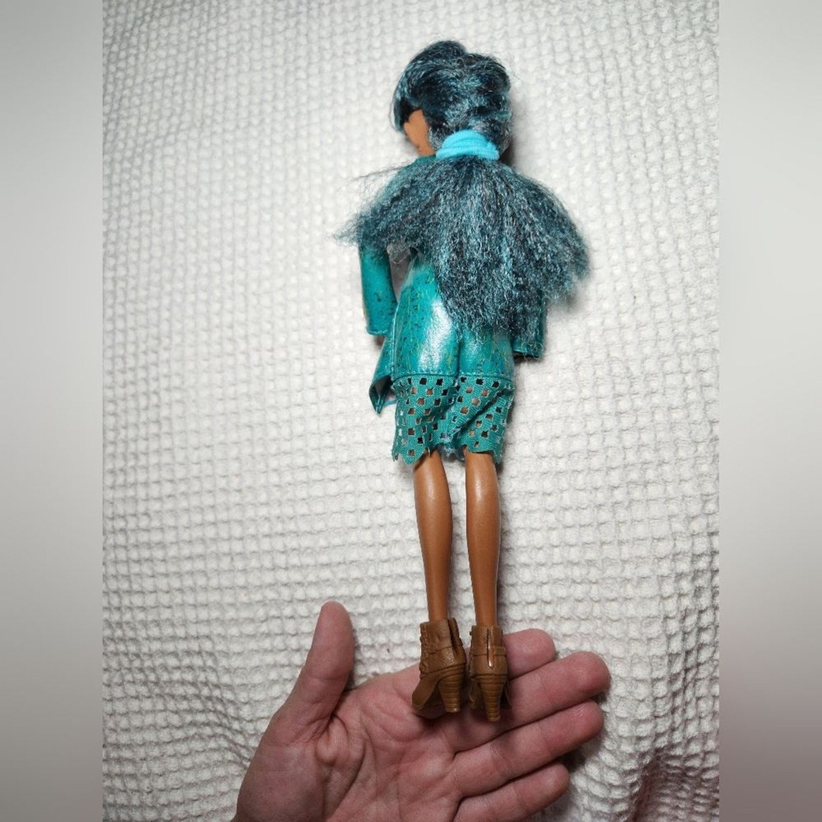 Disney Descendants Dolls Set – Blue and Green Evie And Uma