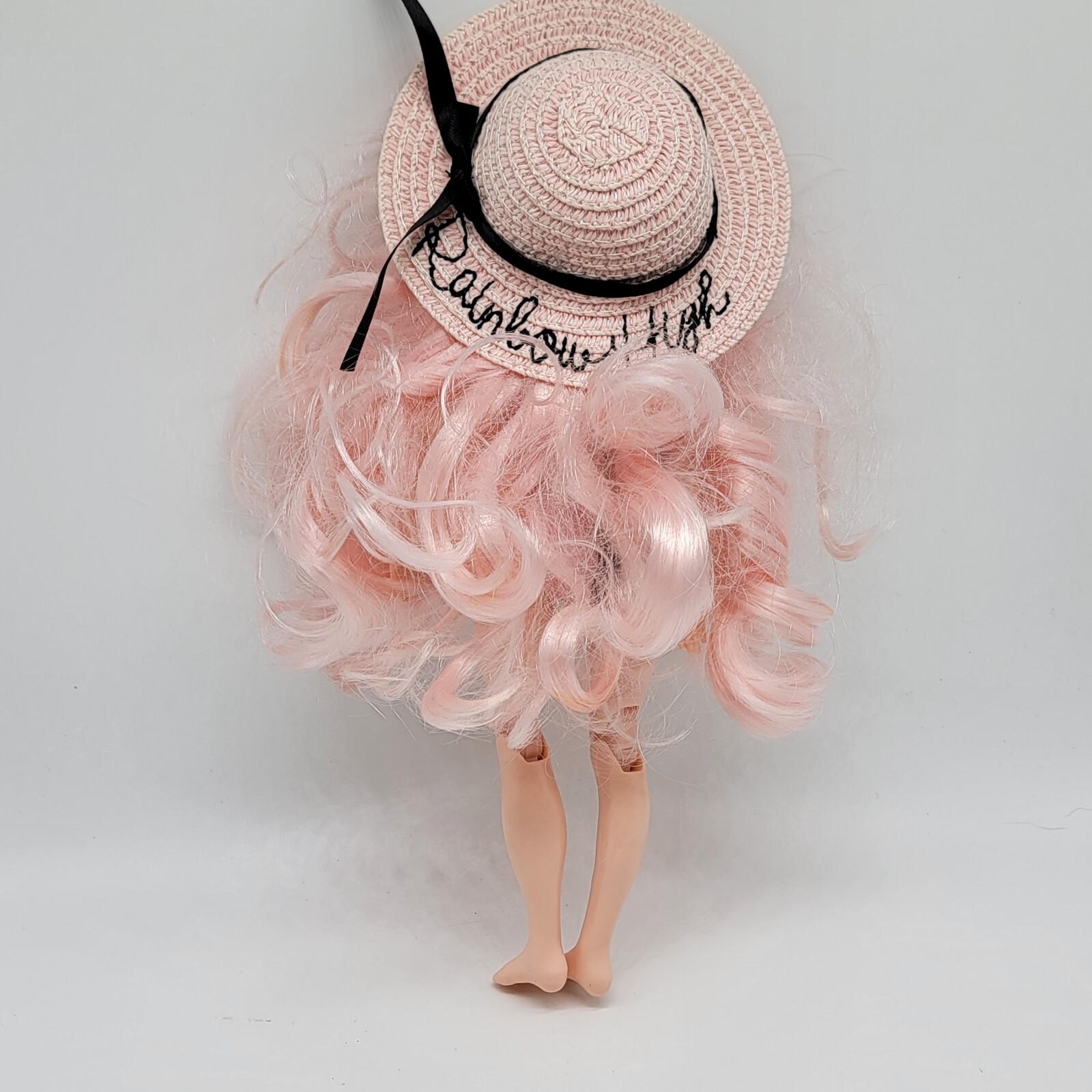 Rainbow High Pacific Coast “Bella Parker” Pink Beach 11″ Doll Bathing Suit Hat