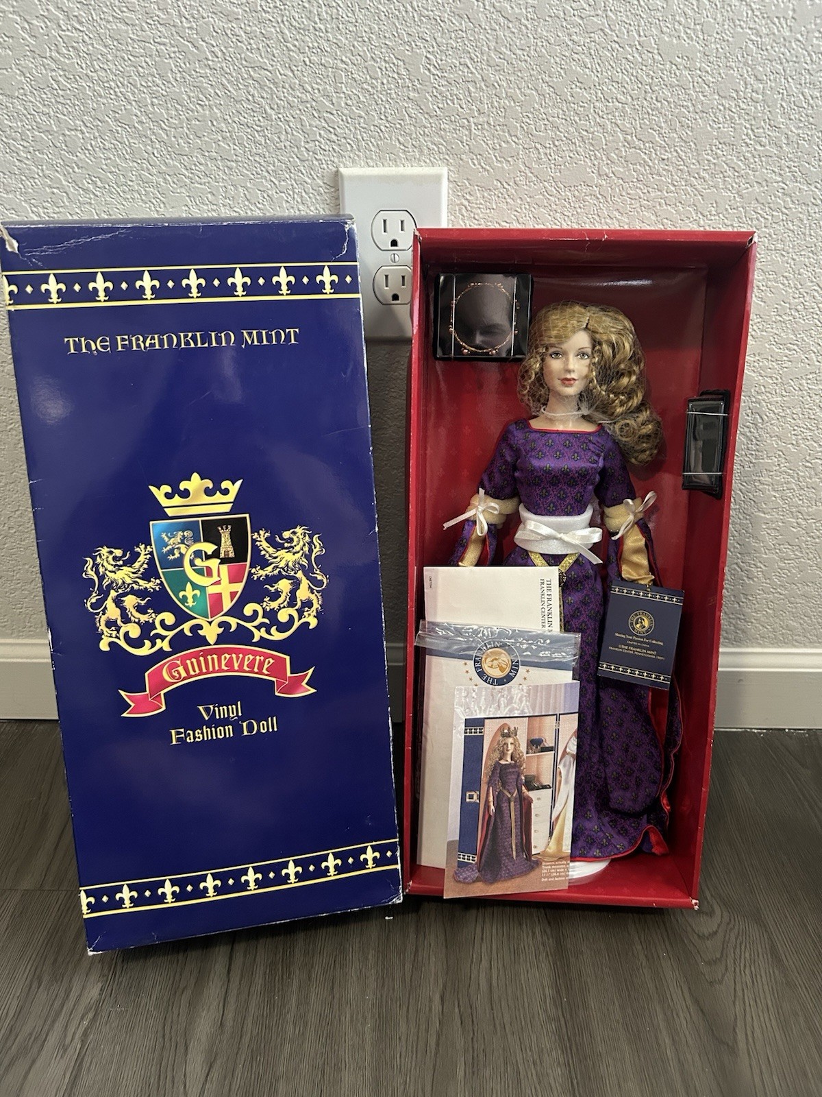 NEW Franklin Mint Queen Guinevere 16” Vinyl Fashion Doll Camelot Collection