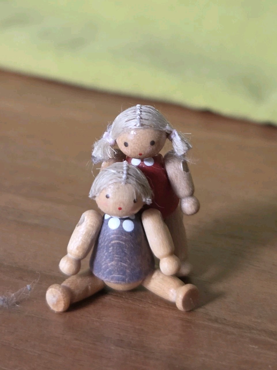 German Tiny Wooden Doll Hand-Crafted Movable Limbs Boy And Girl 1″ Tall Miniatur