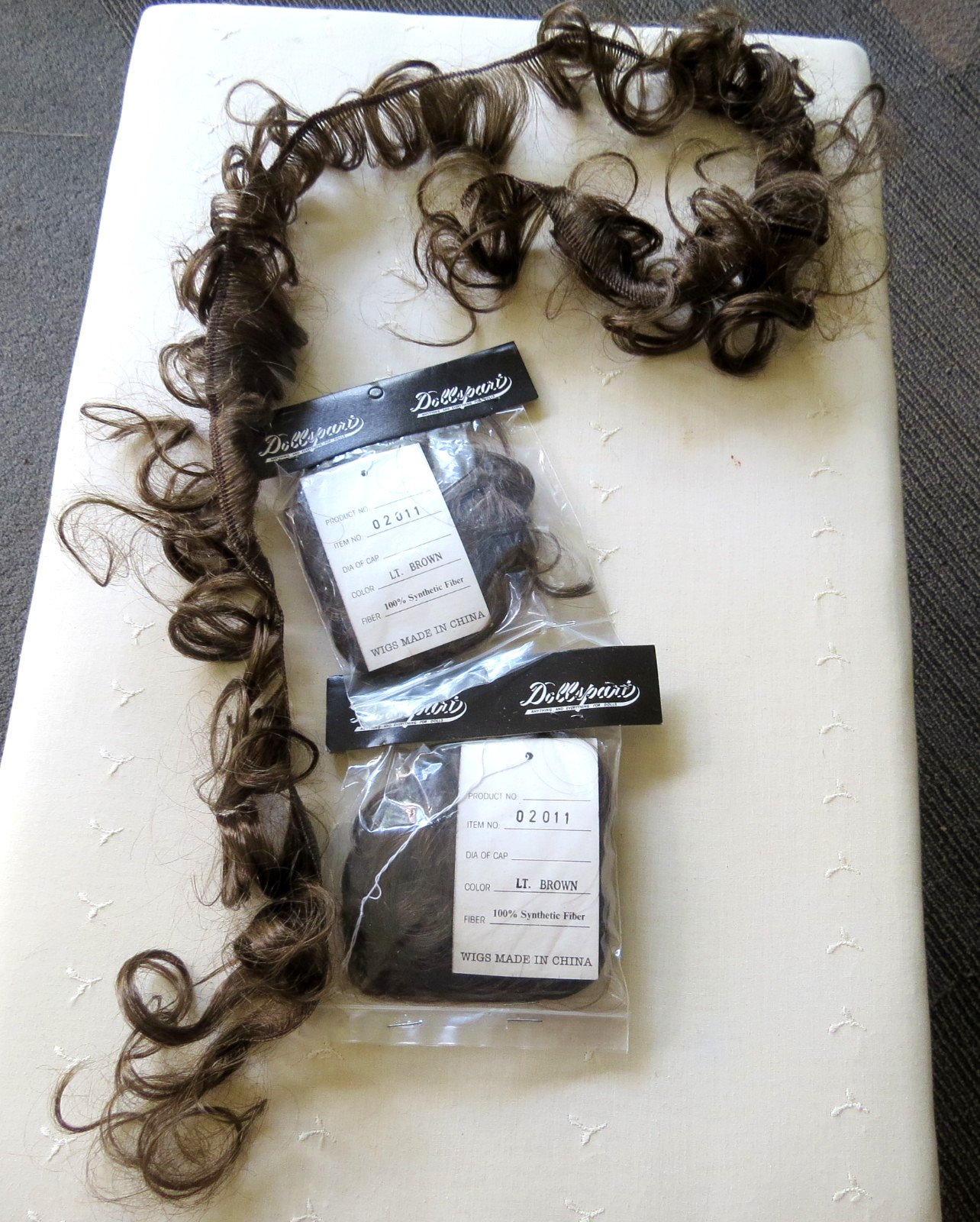 2 New Doll Synthetic Dollspart 36″ Wig strips 02011 light brown