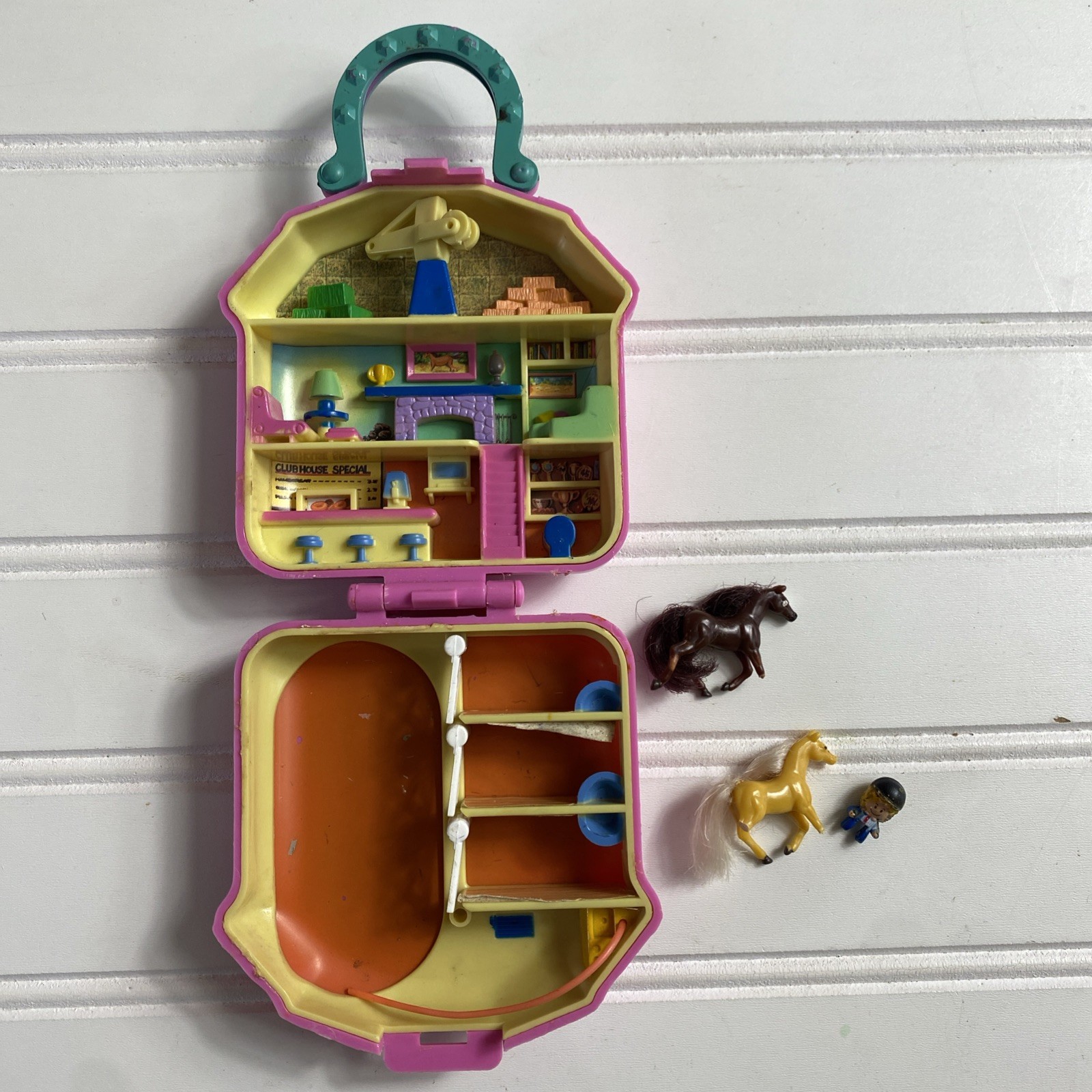 Vintage 1994 Happy Trails Club Horse Stable Polly Pocket Pony Compact Playset
