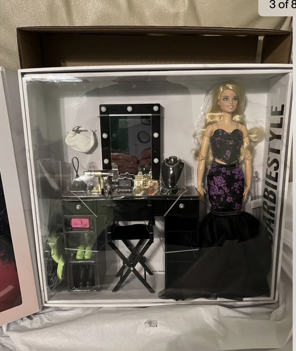 Barbie Signature Style Fashion Studio & Doll Set 2022 HBX98 NRFB-In Shipper Box