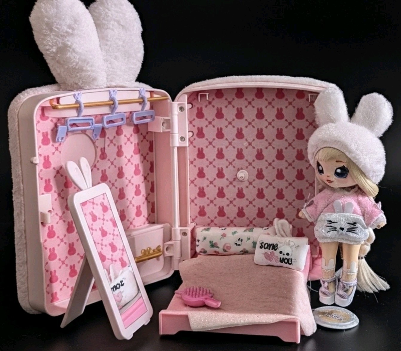 Na! Na! Surprise! Doll 3 in 1 Backpack Bedroom Pink Bunny MGA Entertainment