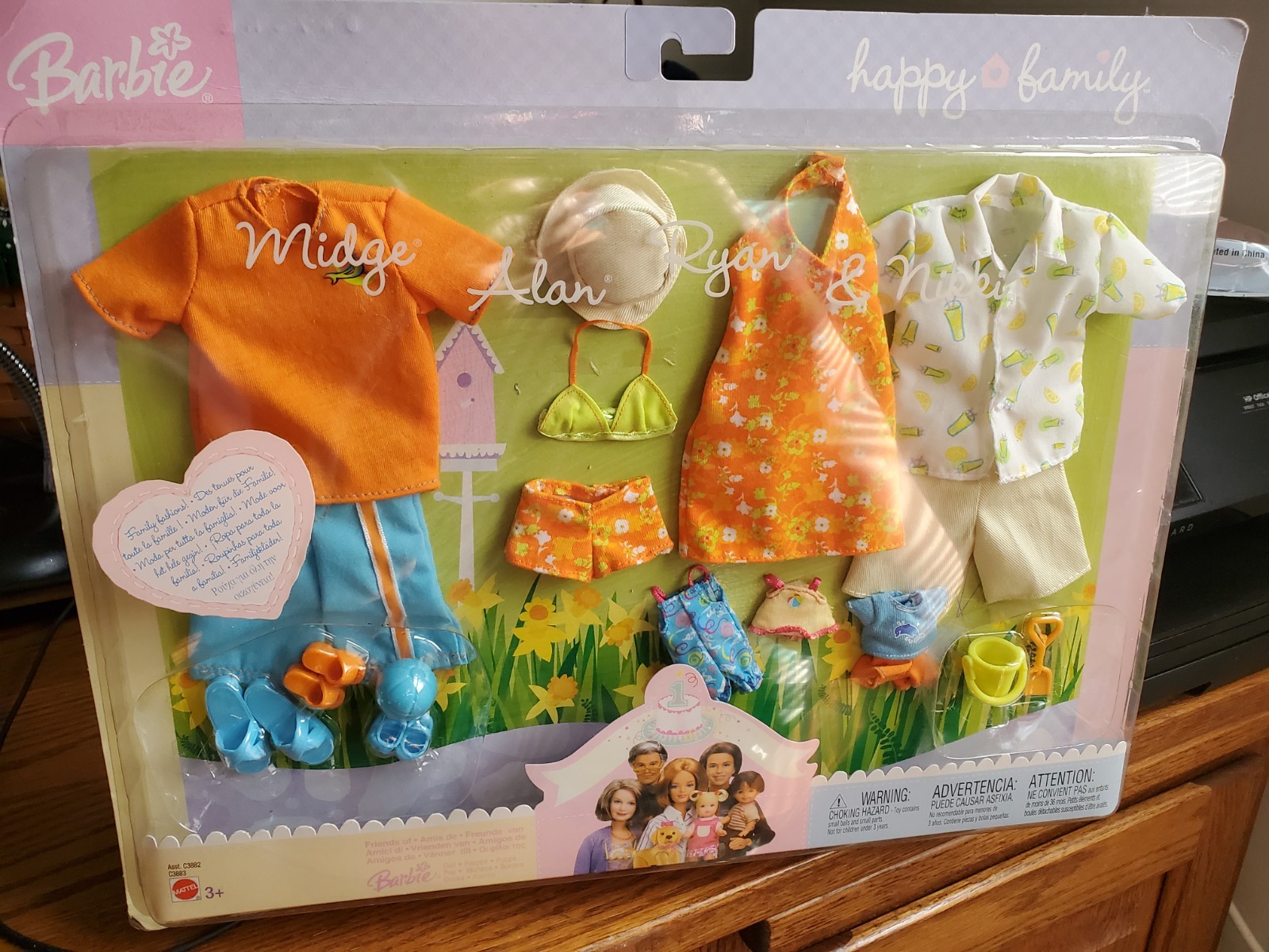 2003 Barbie Happy Family Neighborhood Fashion Pack Outfit NEW SEALED