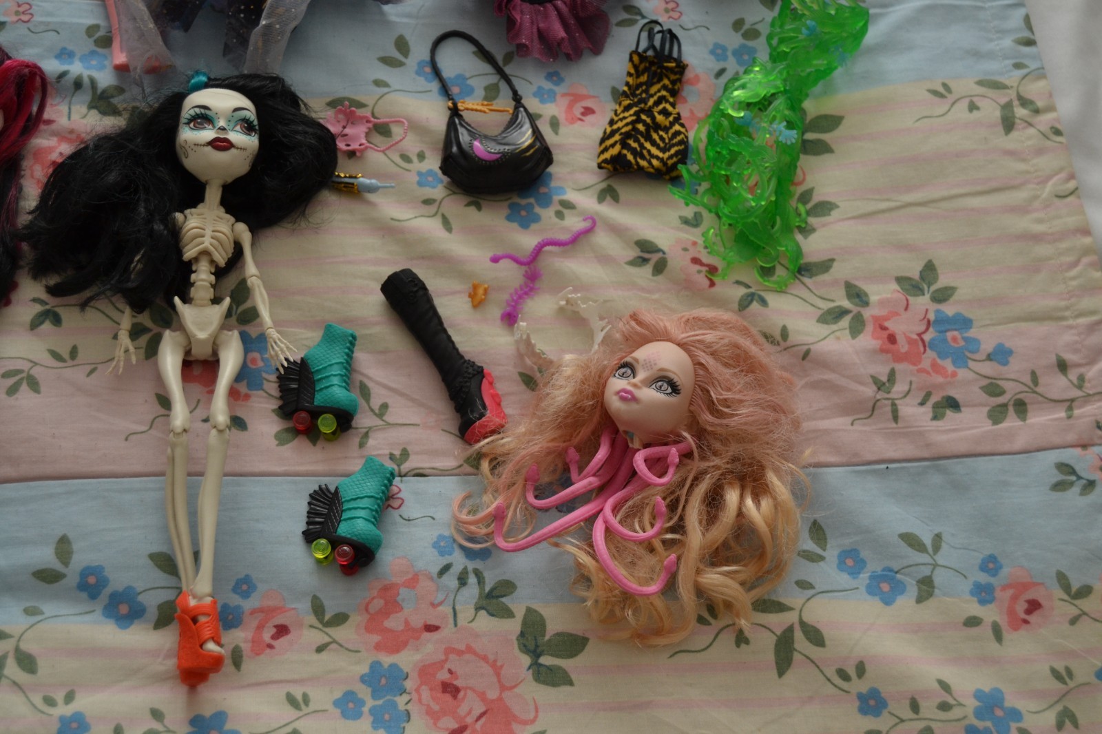 Bundle 14 x Mattel Monster High Dolls Clawdeen Skelita Cleo Venus & Accessories