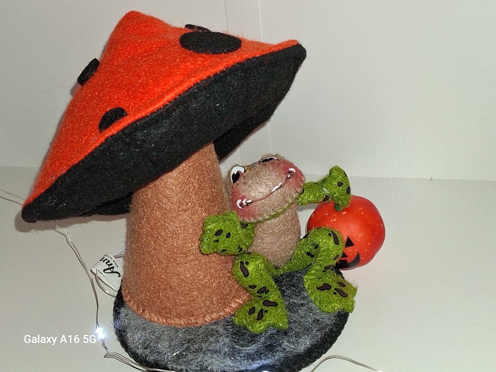 ANNALEE NEW Harvest Toad Figurine under Mushroom w/ Jack-O’-Lantern 3in 2025