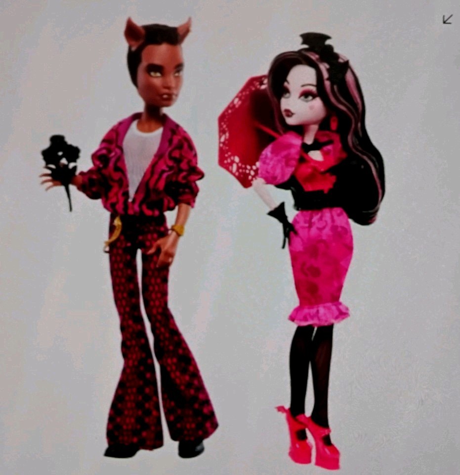 Monster High Howliday Draculaura and Clawd Wolf LOVE Edition Dolls