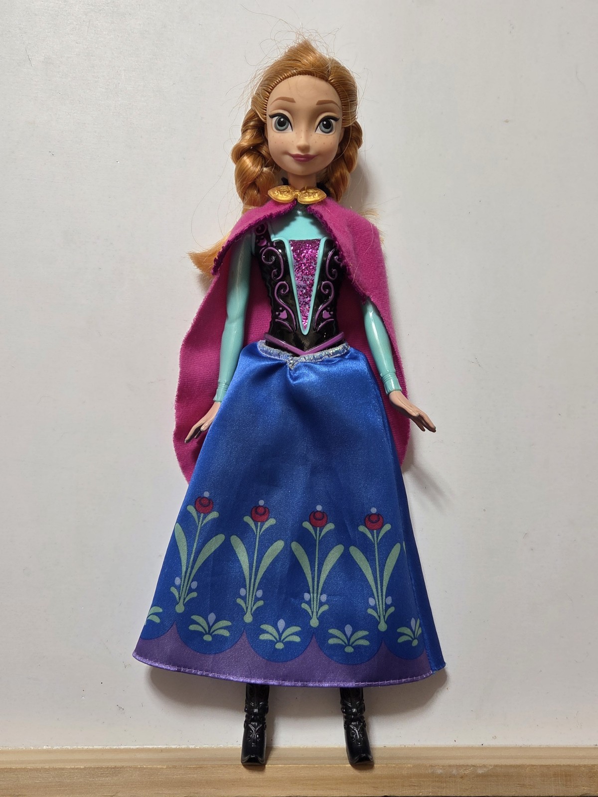 Mattel Disney Frozen Anna Doll 2013 Crown Shoes Skirt Cape Molded Bodice C254