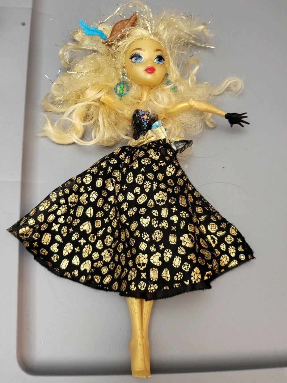 Monster High Dayna Treasura Jones Shriek Wrecked Doll Shipwrecked Missing arm