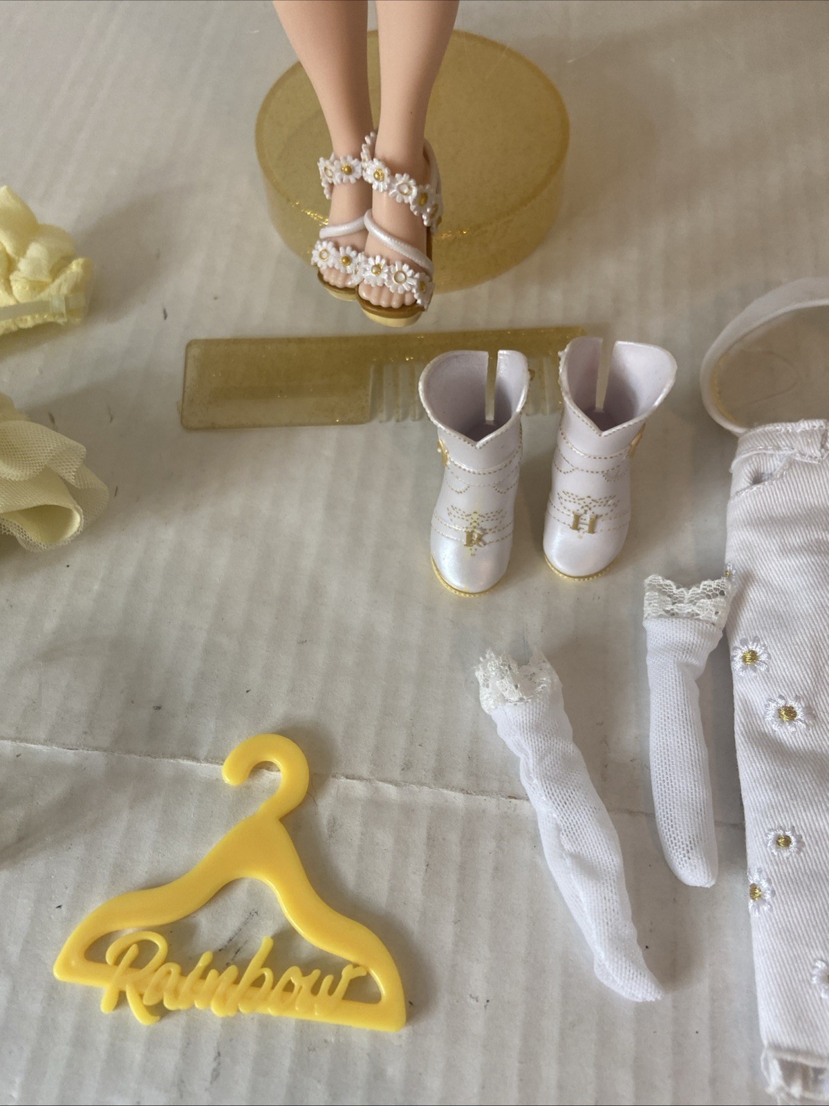 Delilah Fields Albinism Doll Rainbow High Series 4 Buttercup Yellow Collection