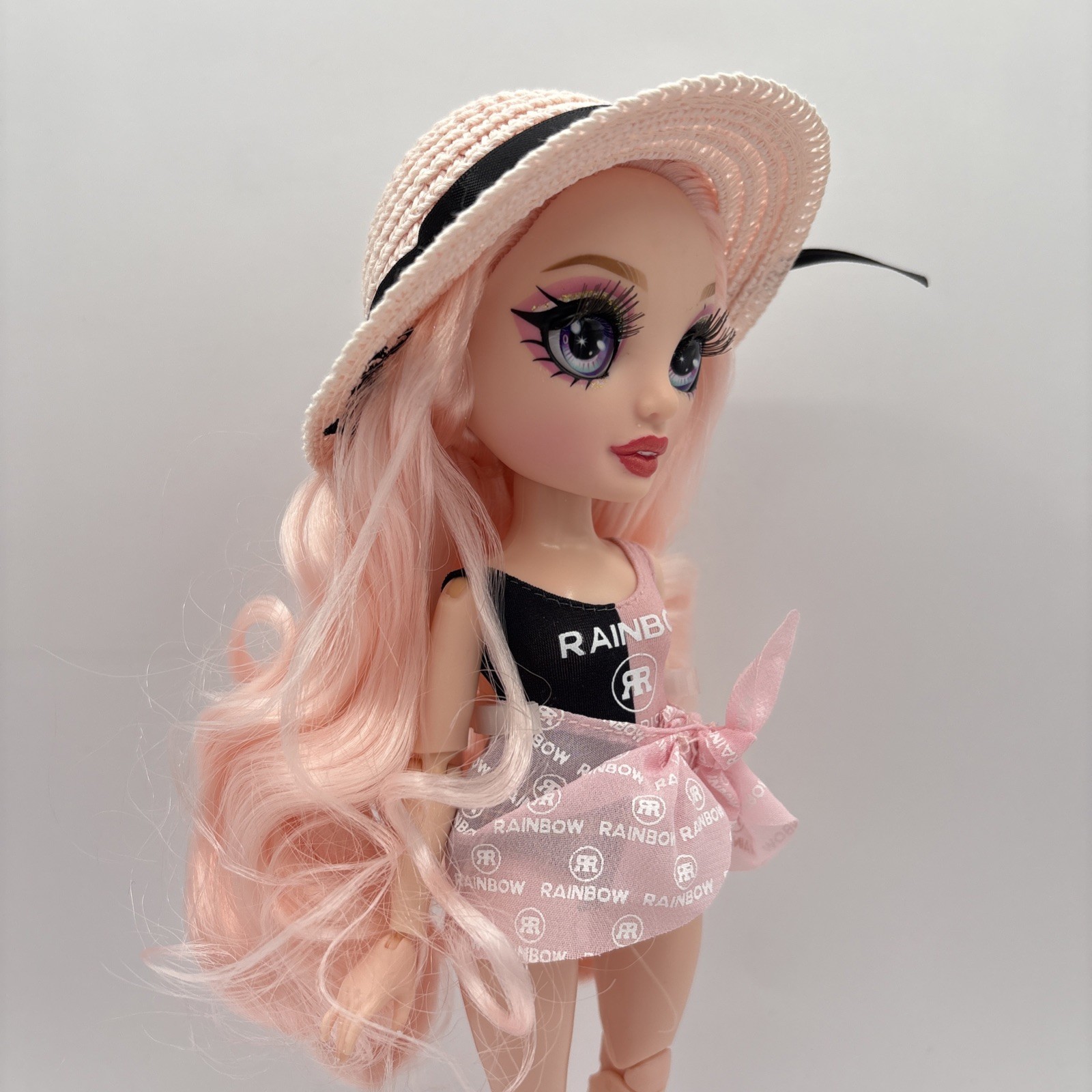 Rainbow High Pacific Coast Bella Parker Pink Fashion Doll MGA 2022 w Hat Bag