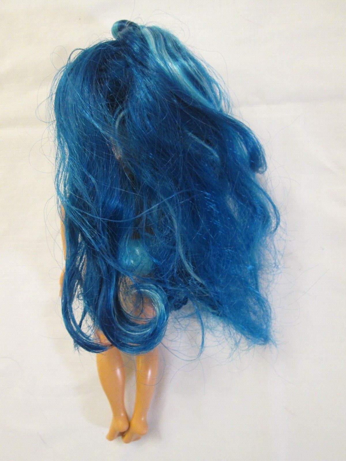 Nude Skyler Bradshaw Rainbow Junior High 9″ Fashion Doll Blue Hair Articulated