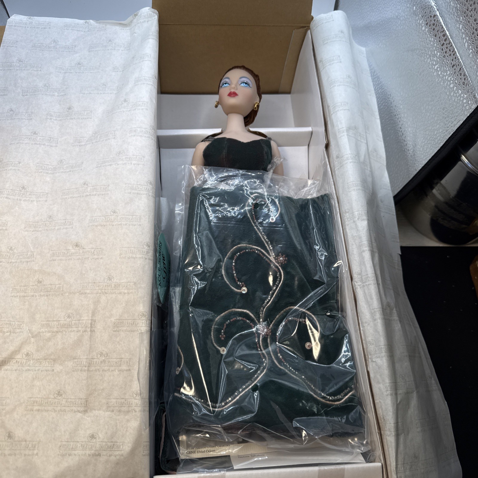 16″ Gene ~ Symphony in G ~ Mint in Box ~ No Yellowing ~ Green Velvet Ballgown
