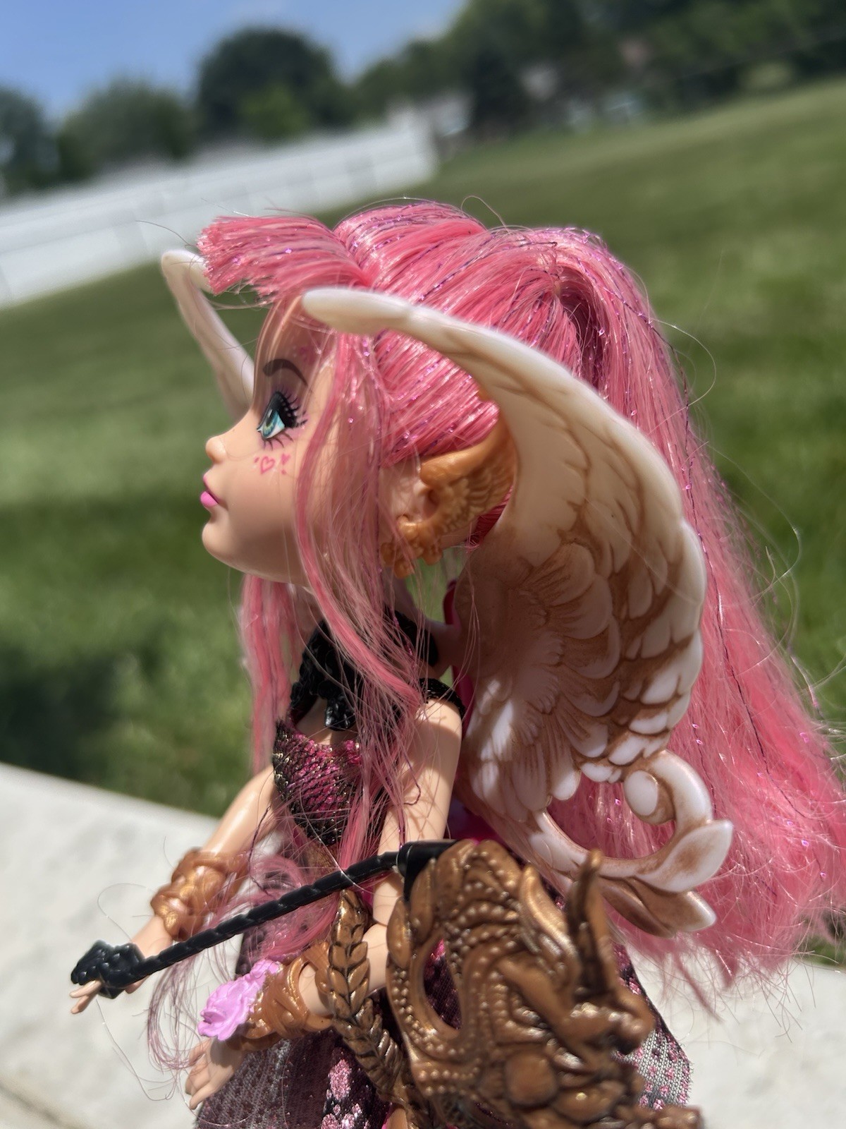 Ever After High C.A. Cupid Thronecoming Doll. Articulated, Stand, Wings, Mask