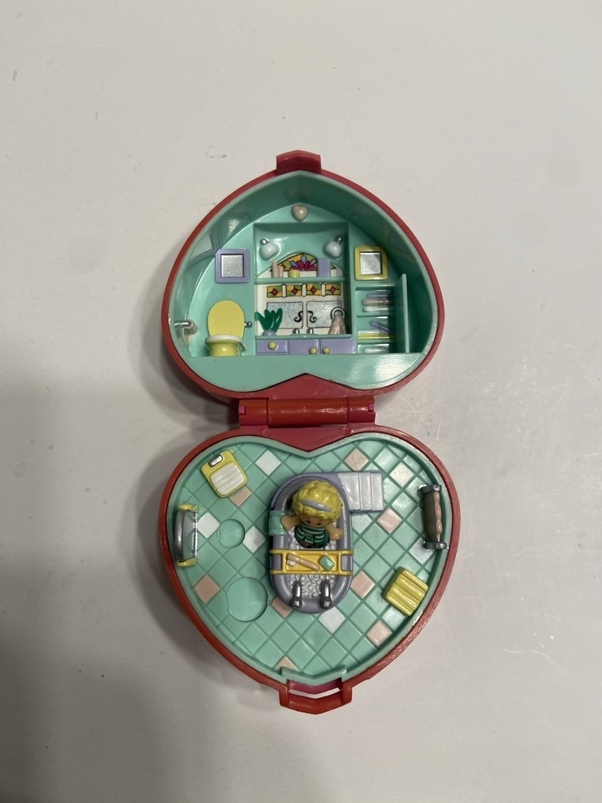 Polly Pocket Polly’s Bathtime Fun Compact W/ Doll Vintage 1991 Bluebird Toys