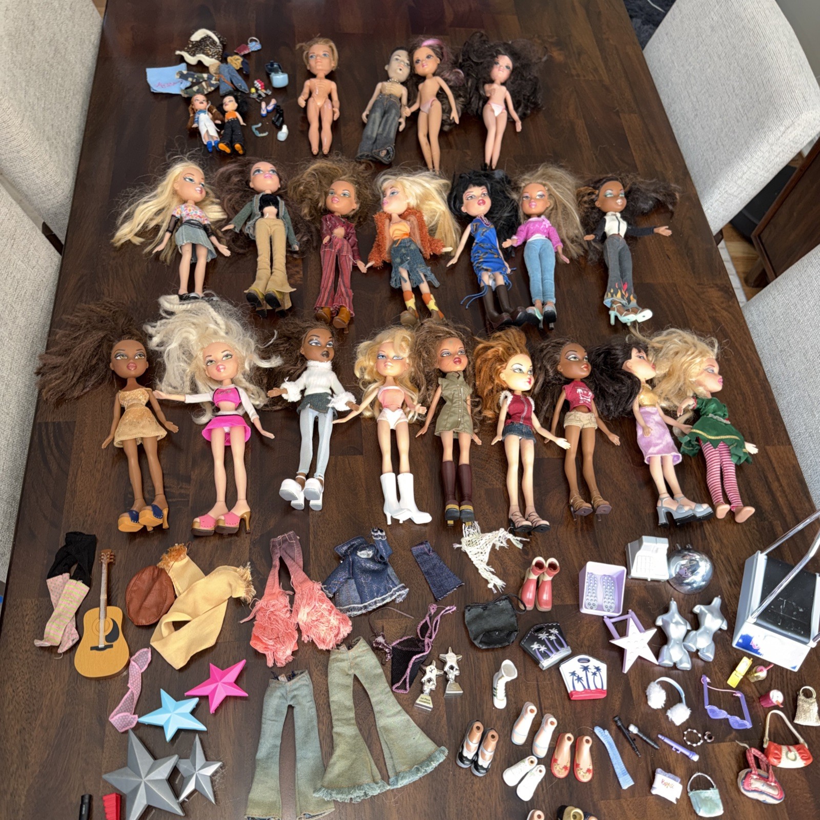 Bratz Vintage Dolls Mixed Lot Clothes, Shoes, Boots, Purses Sasha, Cloe, Jade