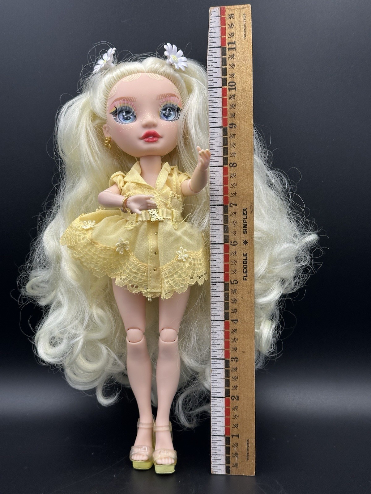 Rainbow High Delilah Fields Buttercup Yellow Doll Albinism Earrings Bracelet