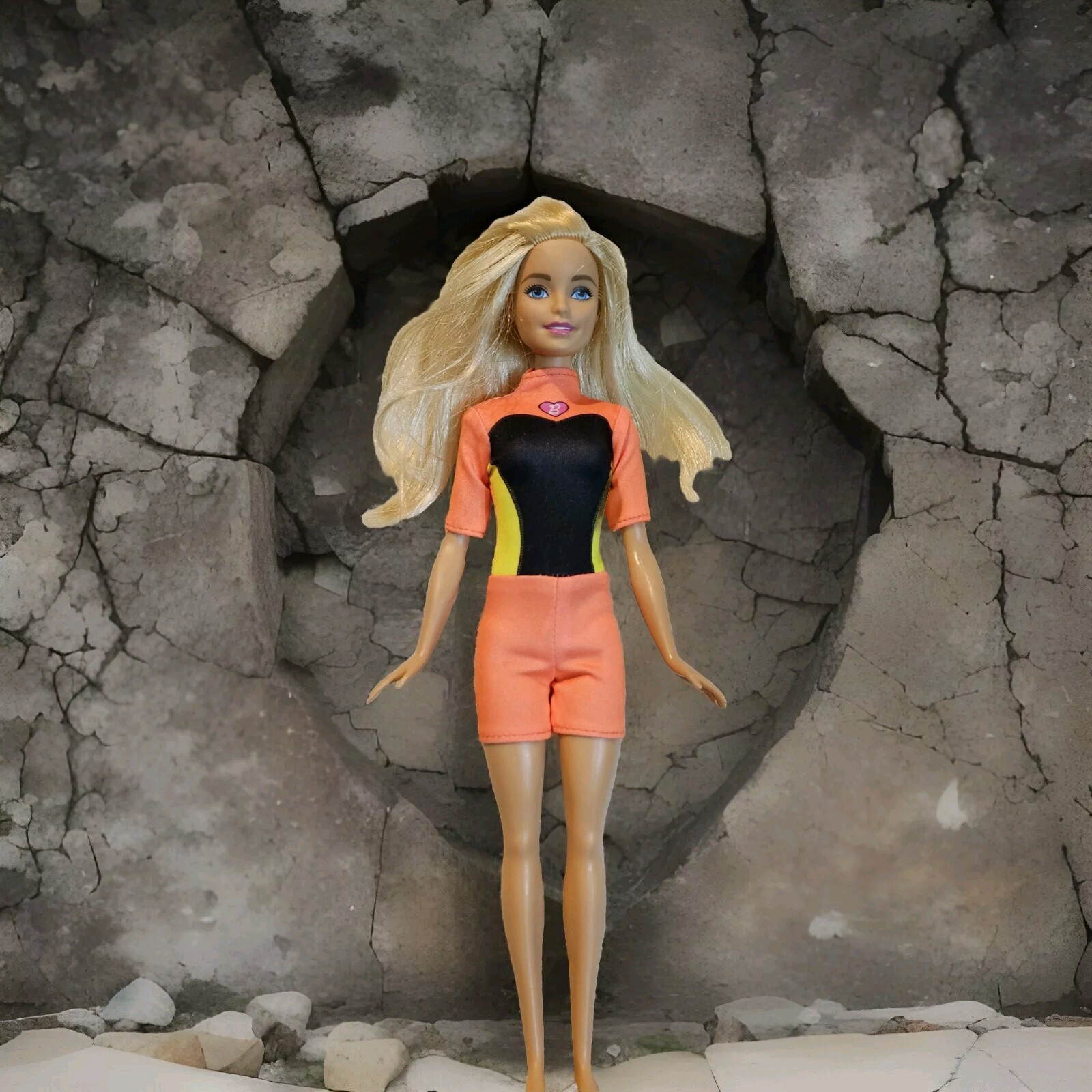 2015 Mattel Surfing Barbie Doll W/Wet Suit Blonde Hair Blue Eyes VGUC C406G