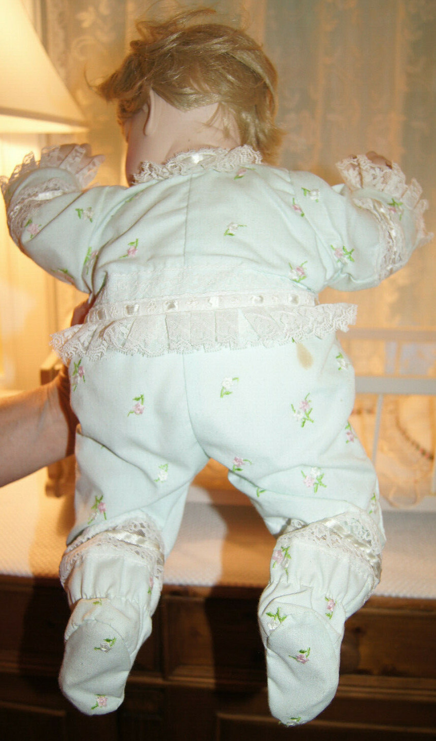 DANBURY MINT “Sweet Dreams” Sleeping 19.5″ Baby Doll In 24″ Rocking Cradle