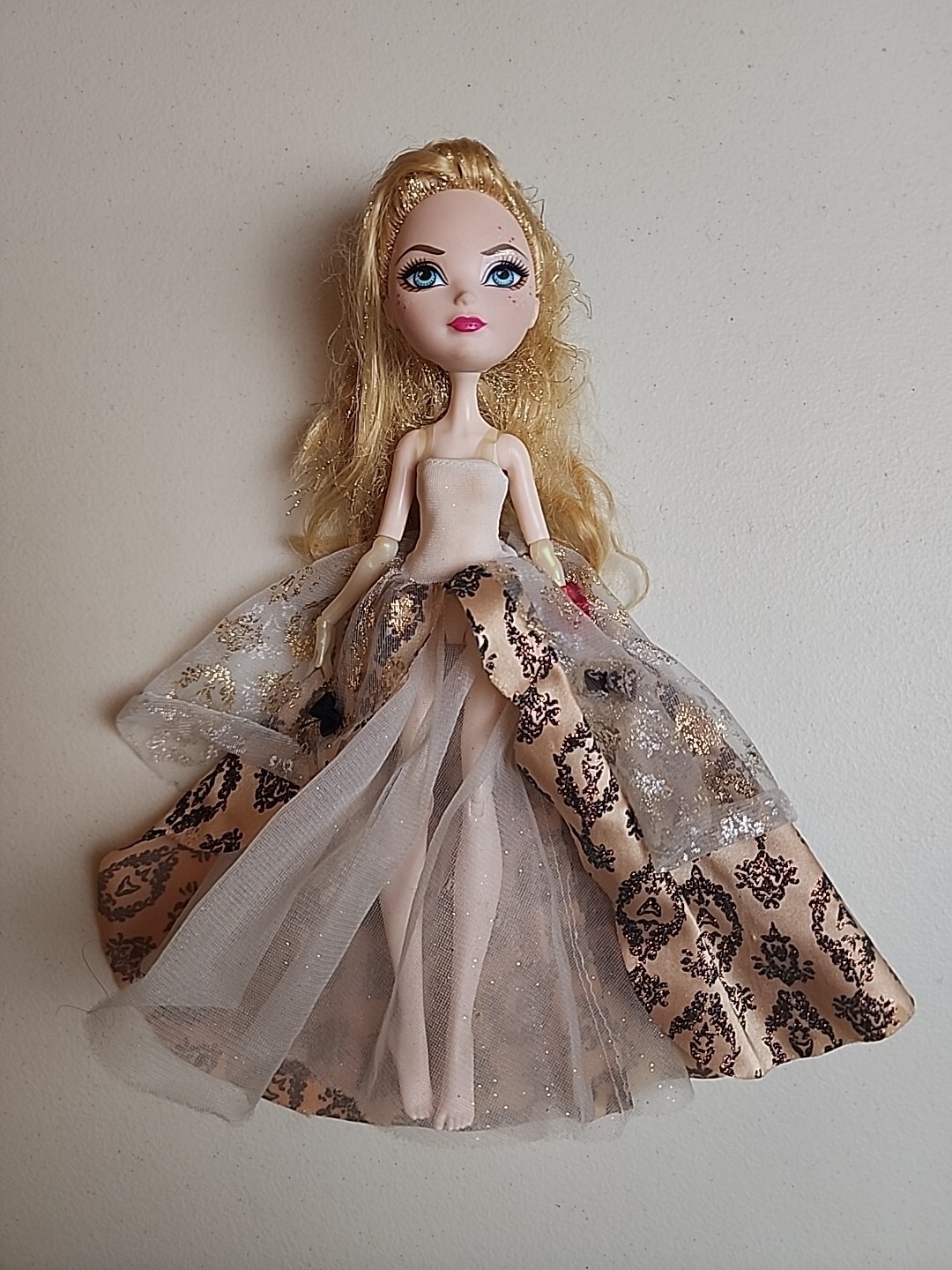 Mattel Ever After High Apple White Throne Coming Doll Incomplete Dress Has Tear