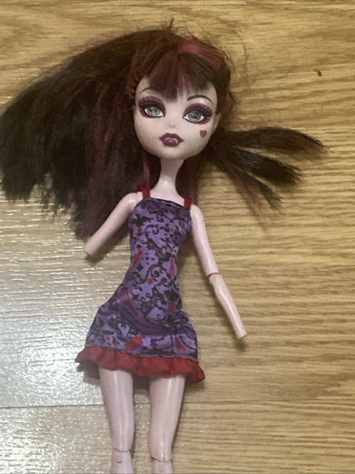 Mattel Monster High Draculaura Wearing Ellisabat Ghouls Fair Dress