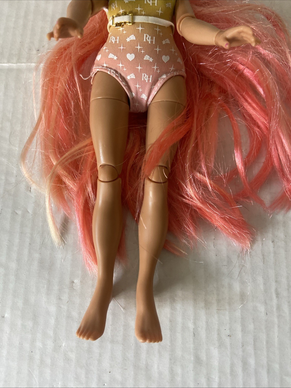 Rainbow High Pacific Coast Simone Summers Fashion Doll W/ Swimsuit