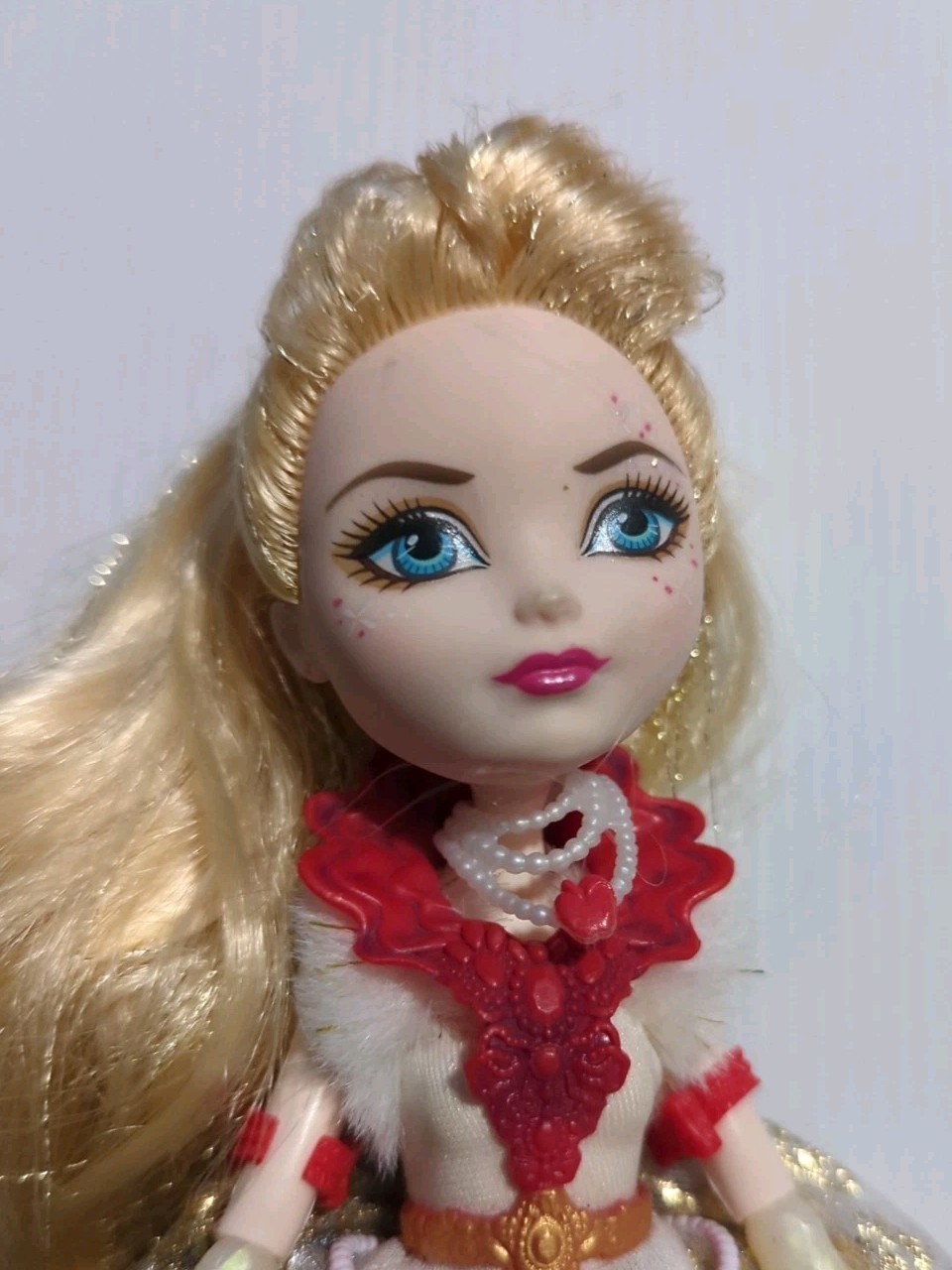 Ever After High Apple White Thronecoming Doll