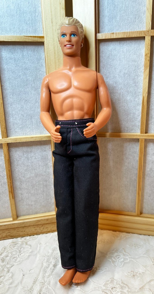 1992 Earring Magic Ken Doll #2290 One Earring Ken Mattel