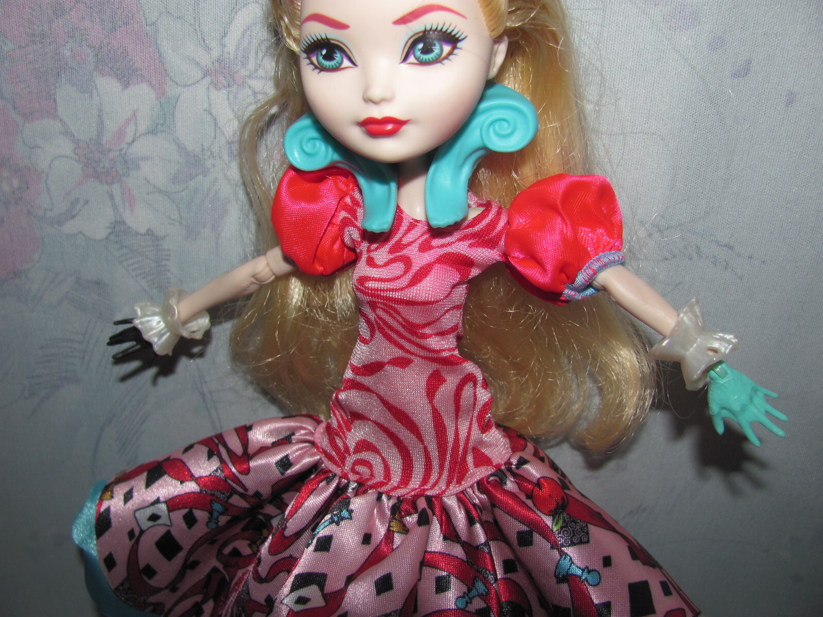 Ever After High Doll – Apple White Way Too Wonderland – Missing Accessories